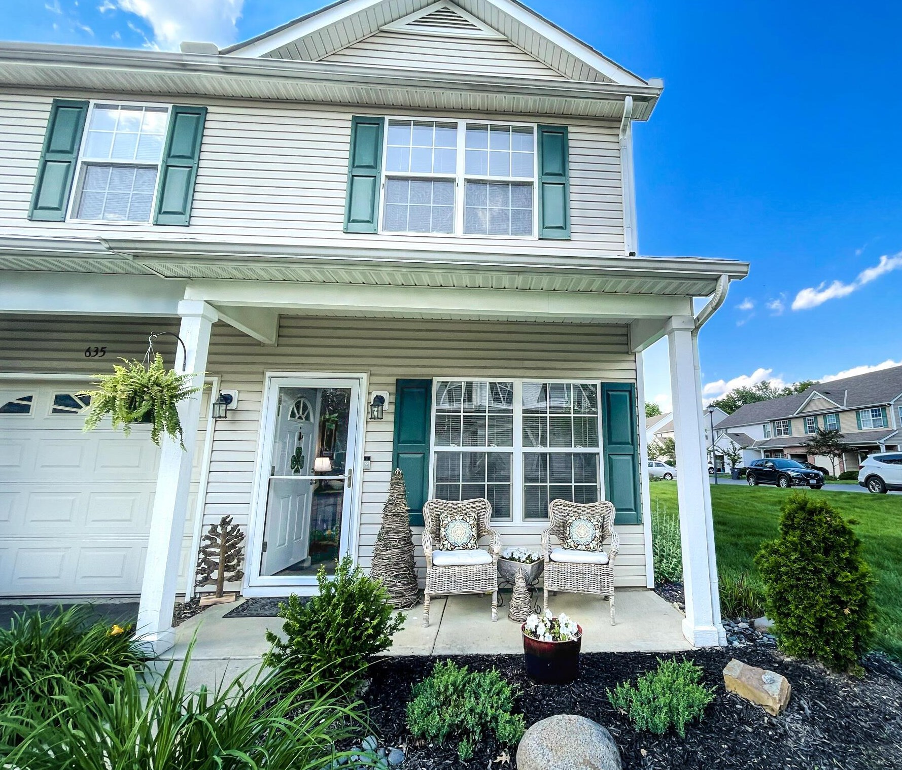 635 Grove Cir, Columbus, OH 43230-6284