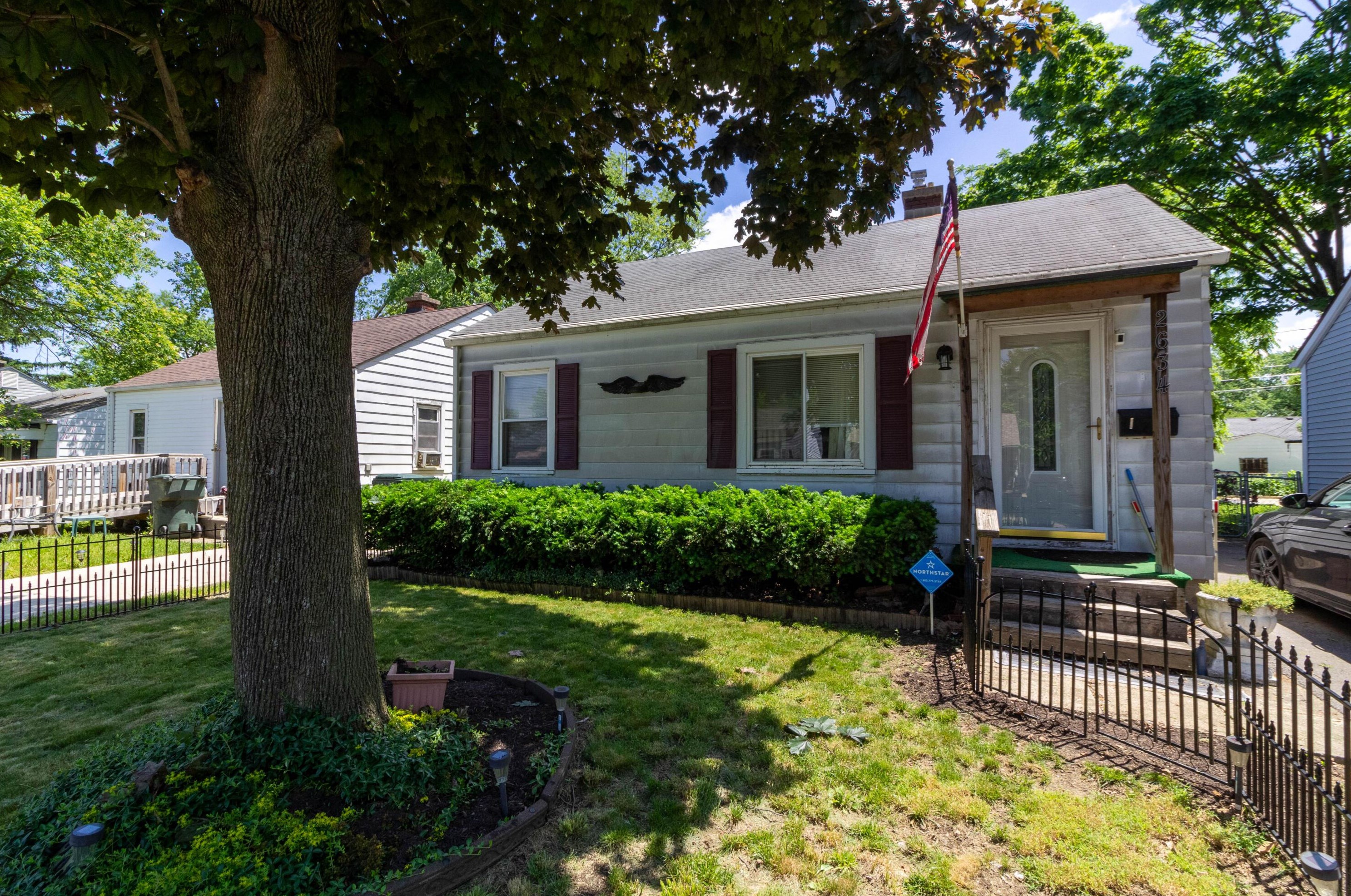 2634 Hiawatha St, Columbus, OH 43211-1112