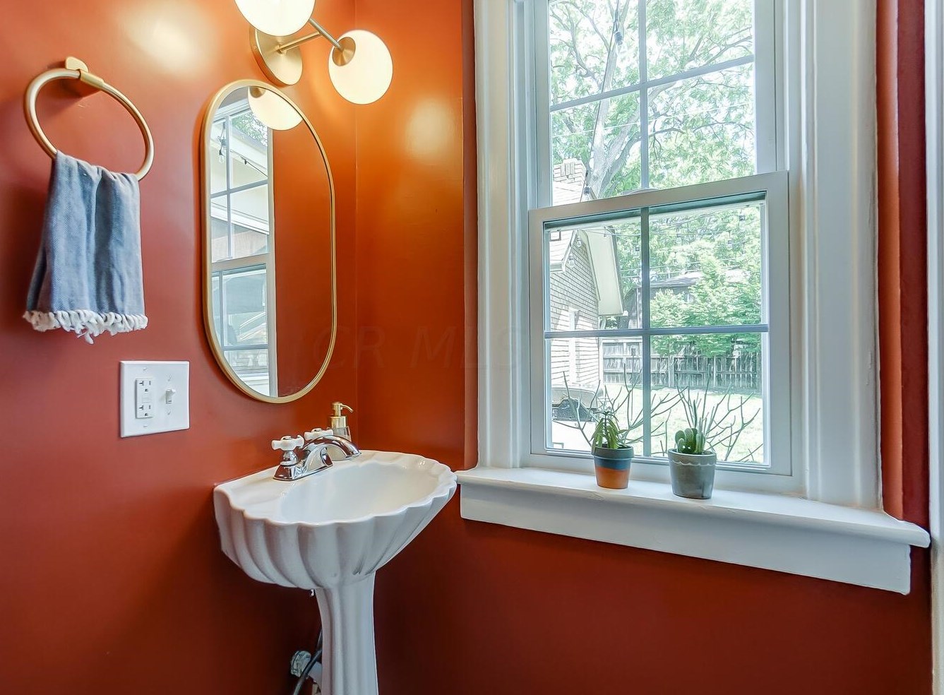 1885 Bryden Rd, Columbus OH 43205-2259 exterior