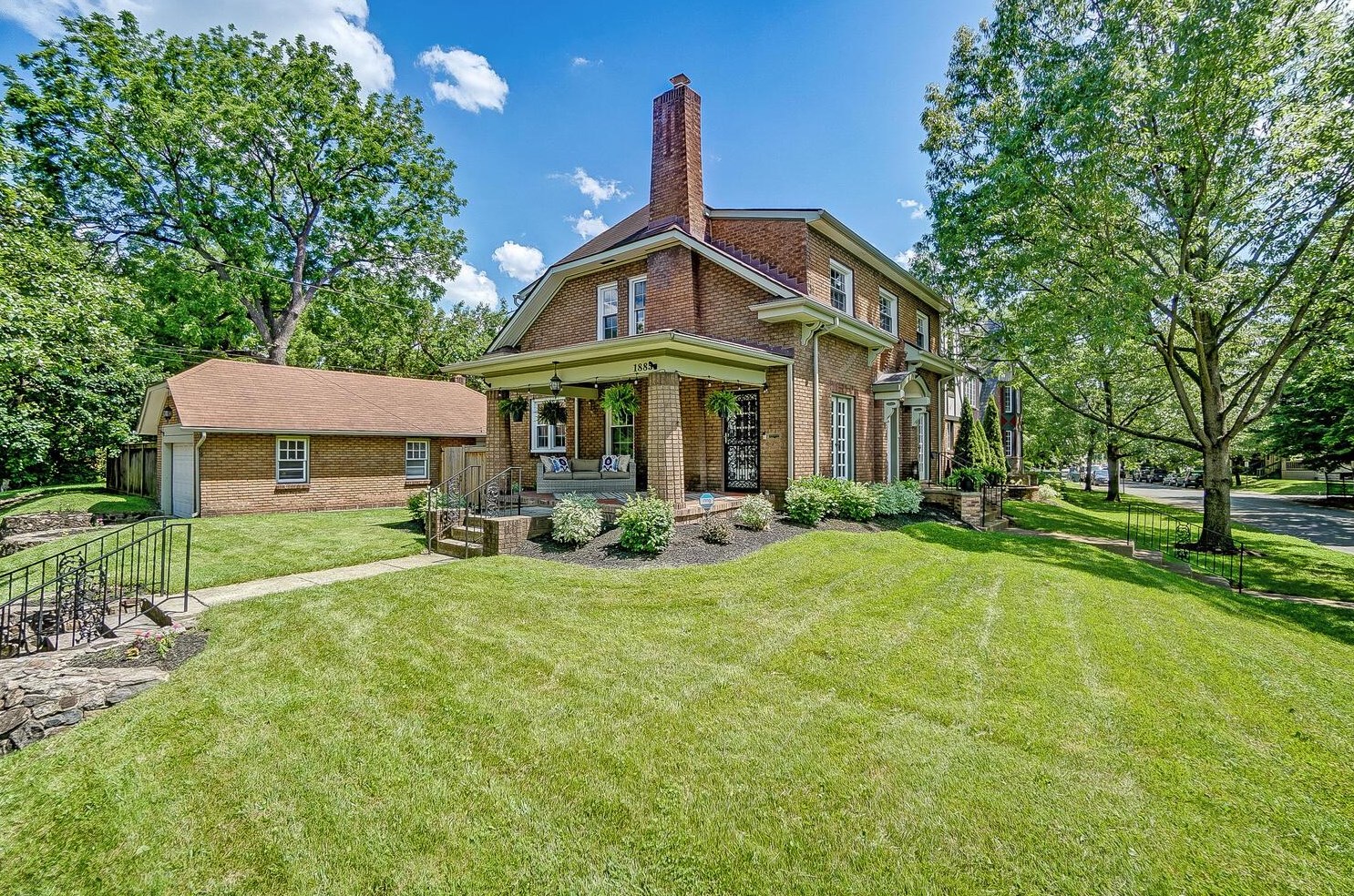 1885 Bryden Rd, Columbus OH 43205-2259 exterior