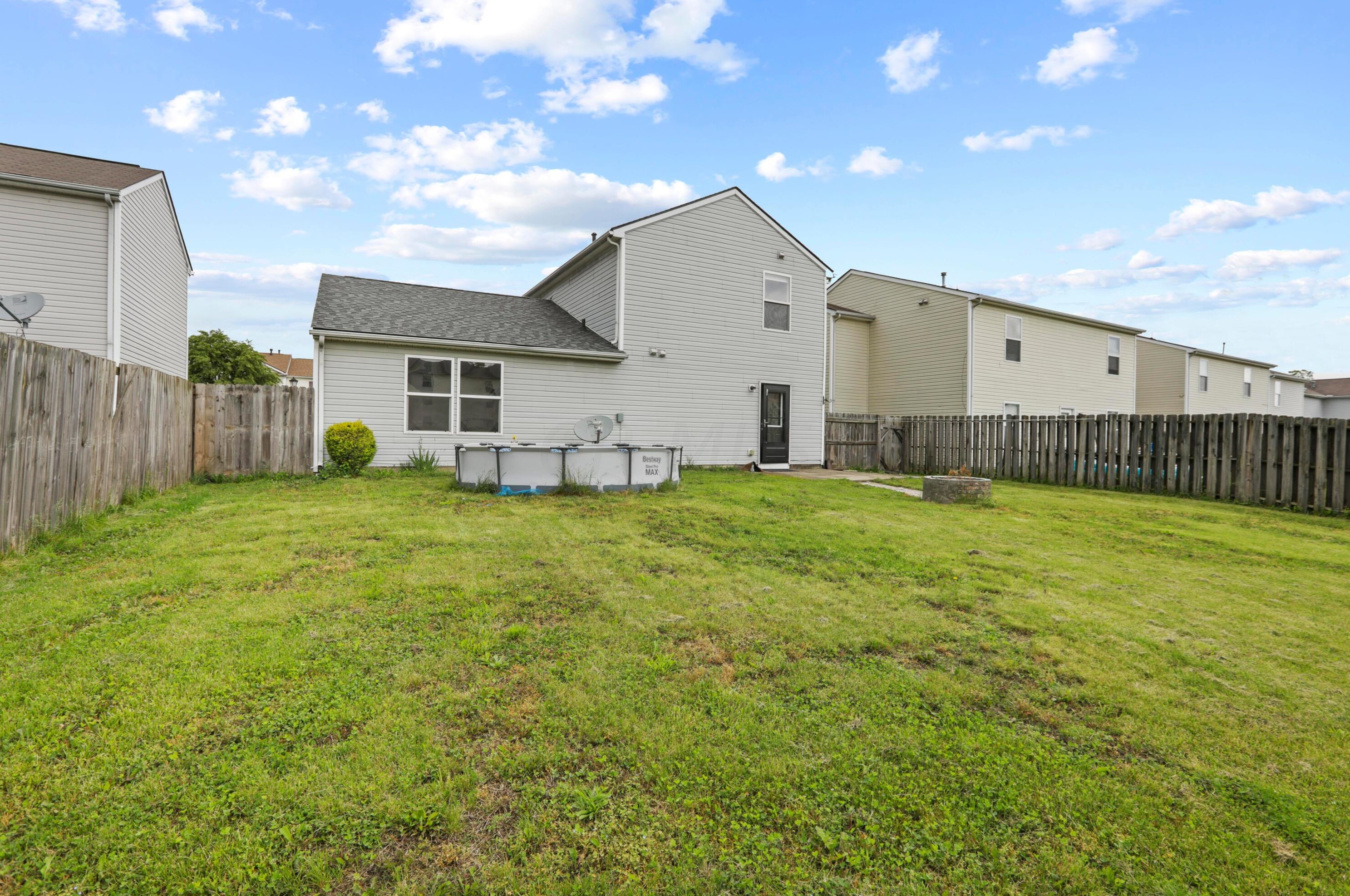 7483 Canal Highlands Blvd, Cnl Wnchstr OH  43110-8088 exterior