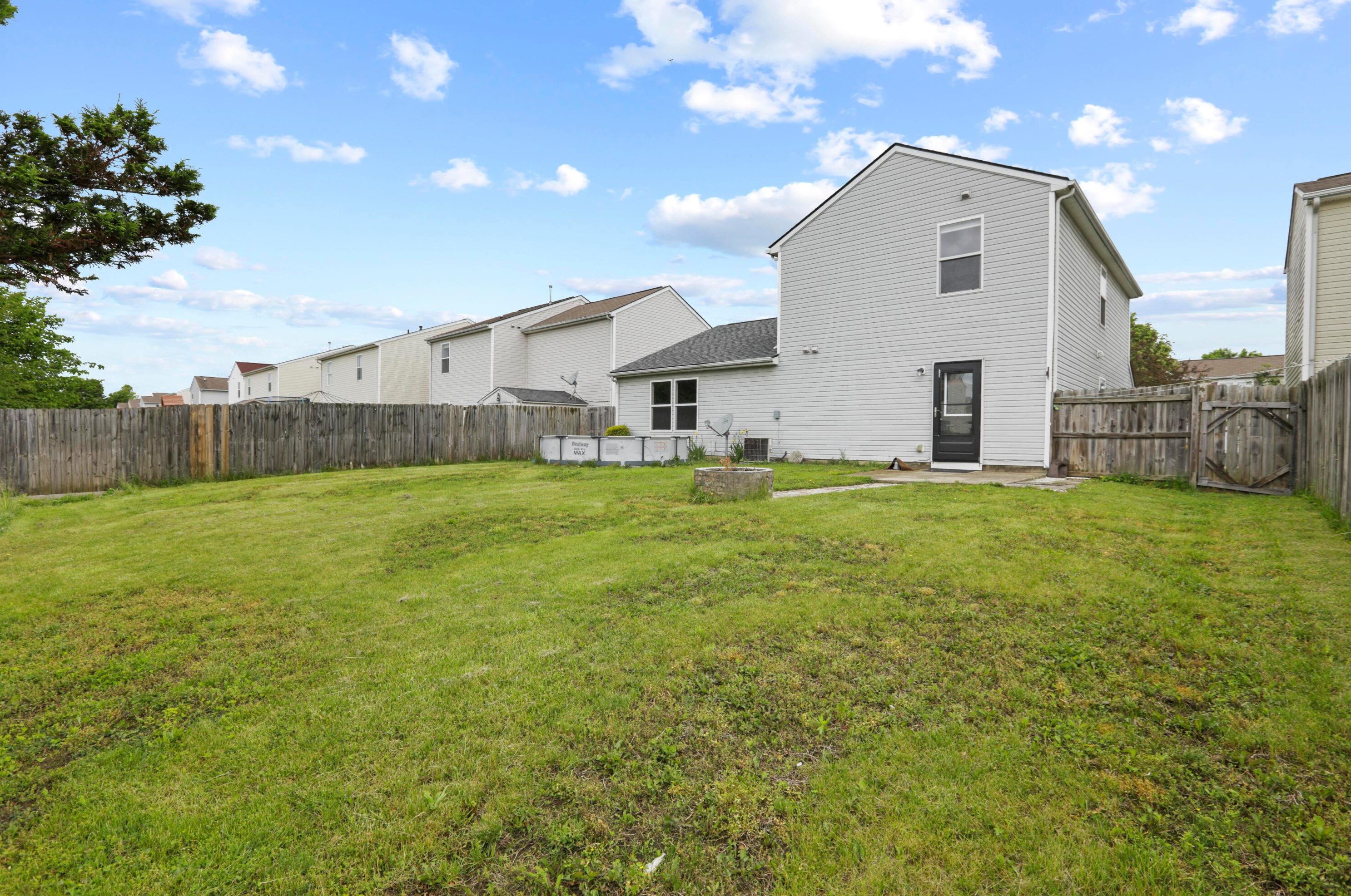 7483 Canal Highlands Blvd, Cnl Wnchstr OH  43110-8088 exterior
