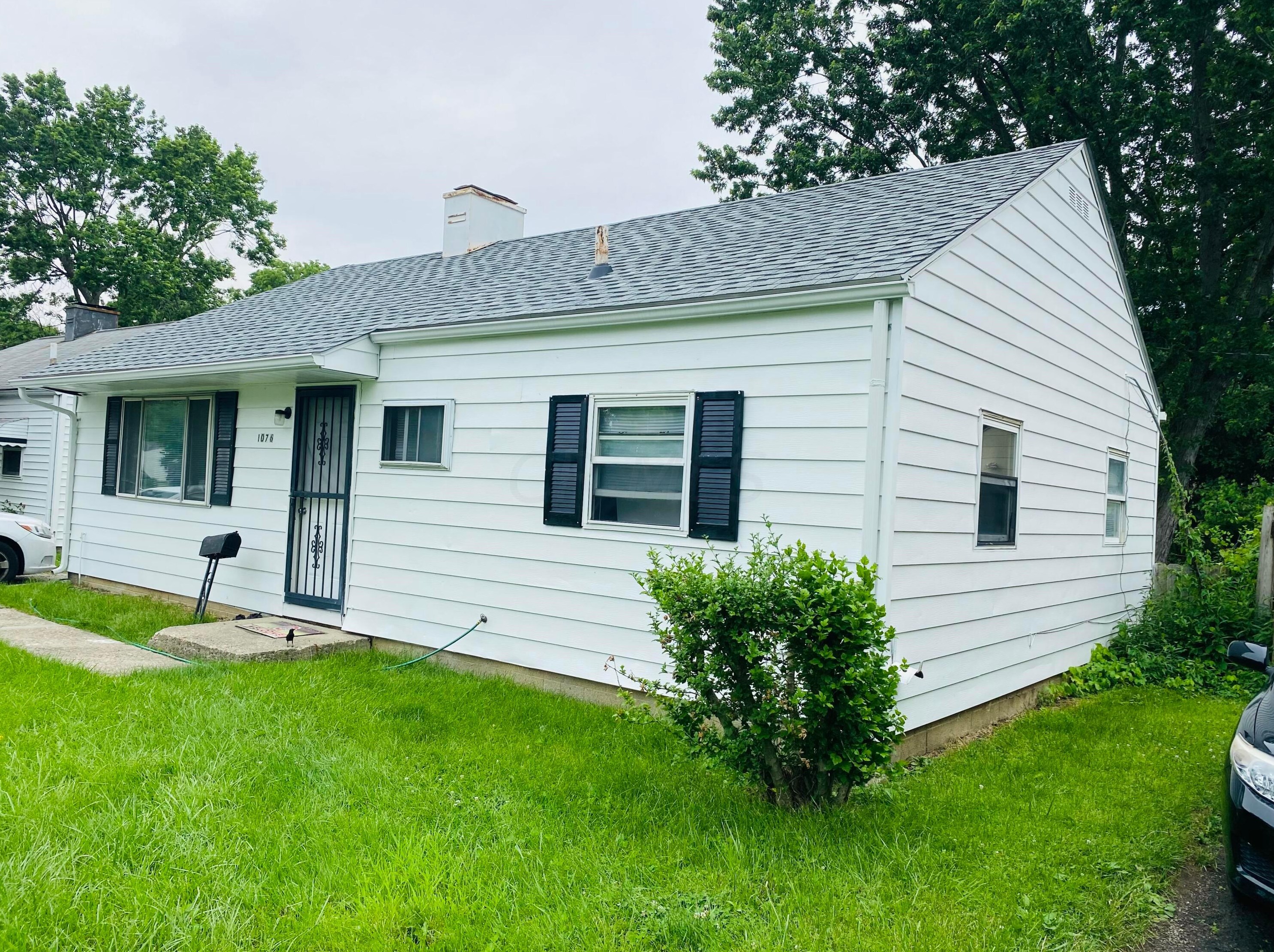 1076 Ashburton Rd, Columbus OH  43227-1031 exterior