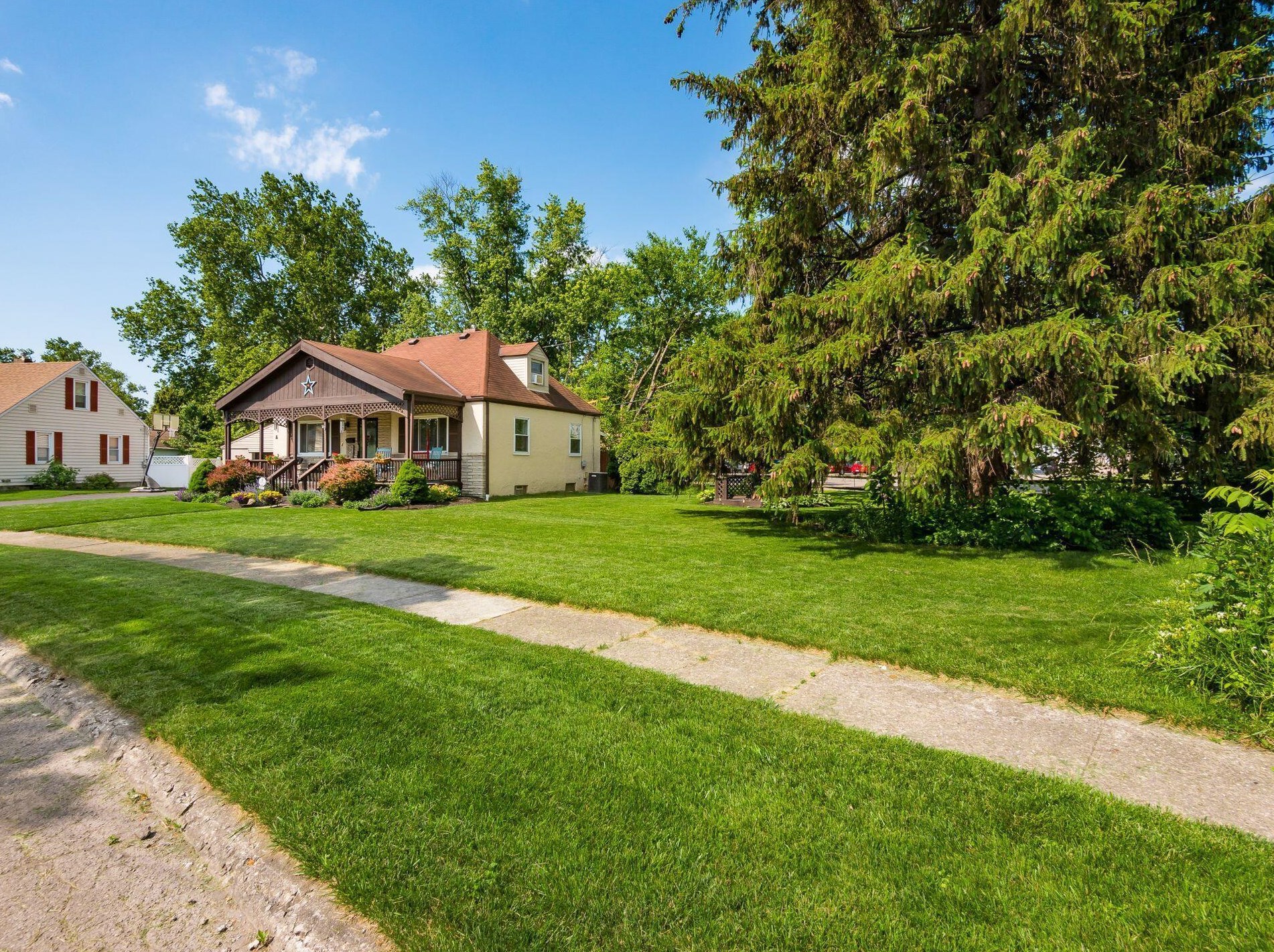 3251 Osceola Dr, Columbus OH 43224-4077 exterior