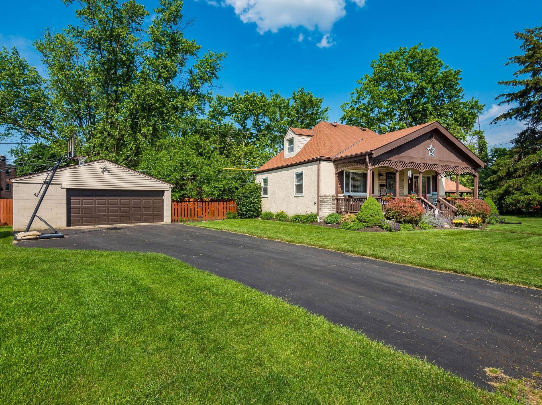 3251 Osceola Dr, Columbus OH 43224-4077 exterior