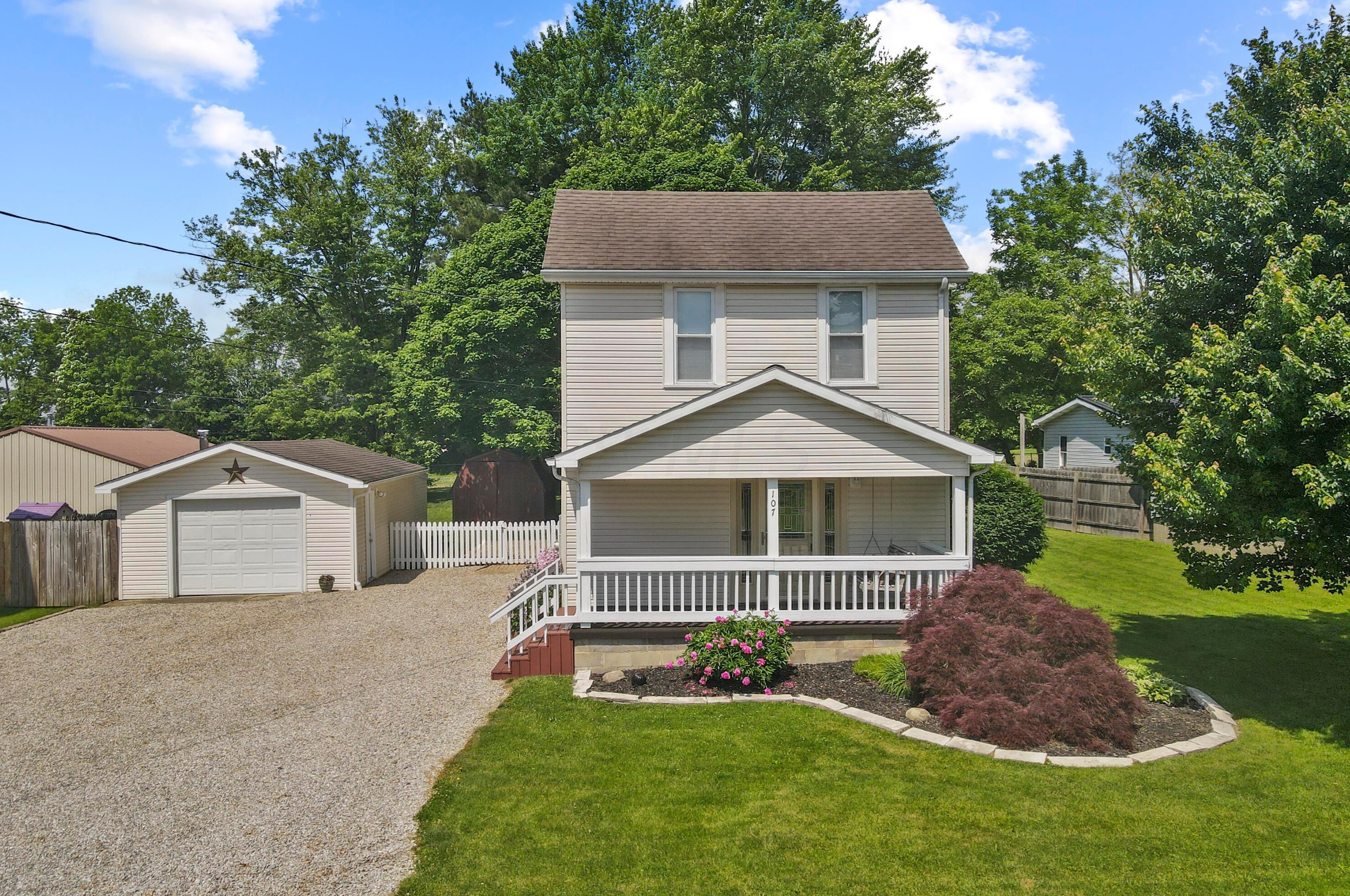 107 2nd St, Pleasantville, OH 43148-7706