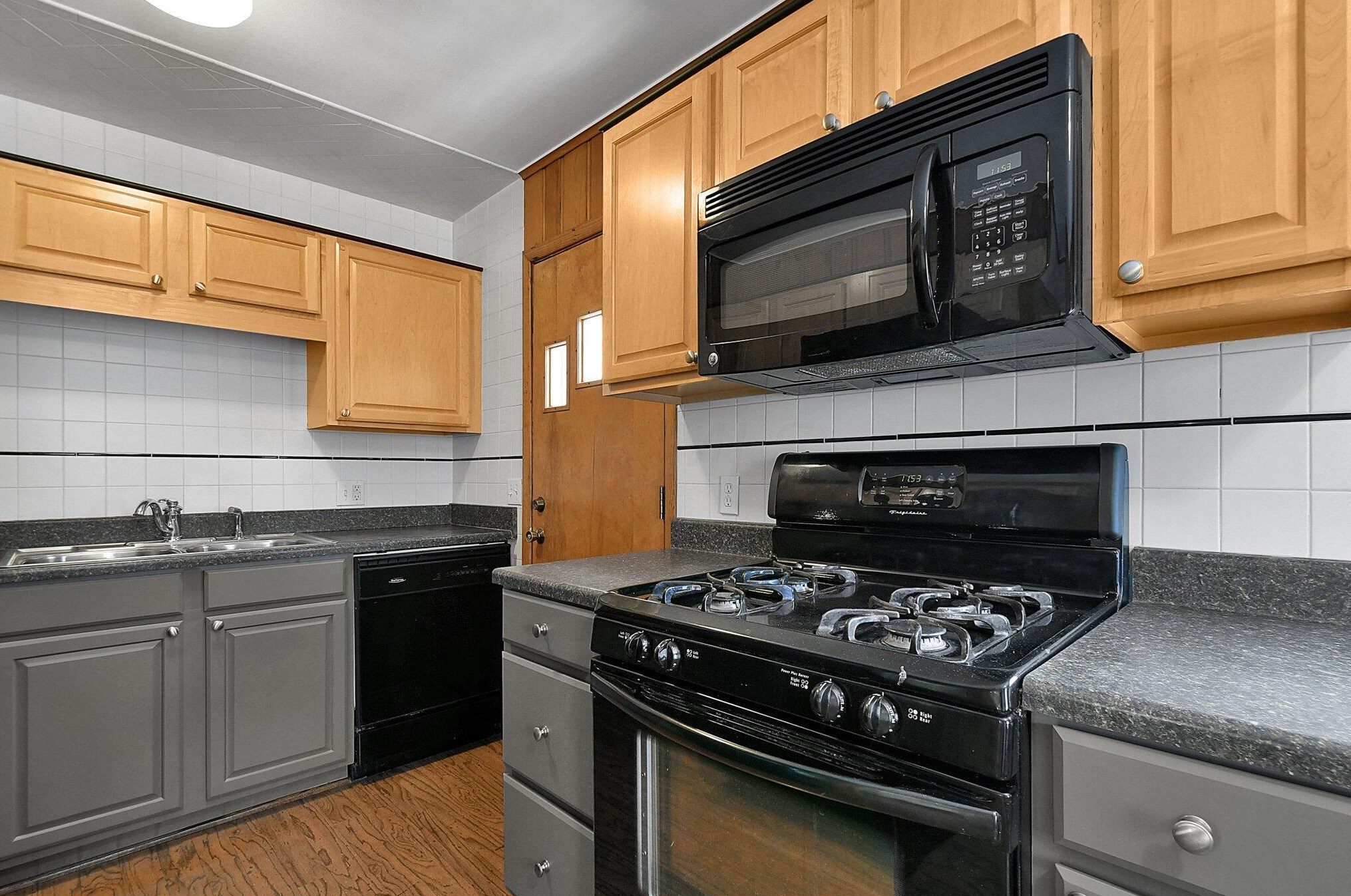 554 Tibet Rd, Columbus OH 43202-1433 exterior