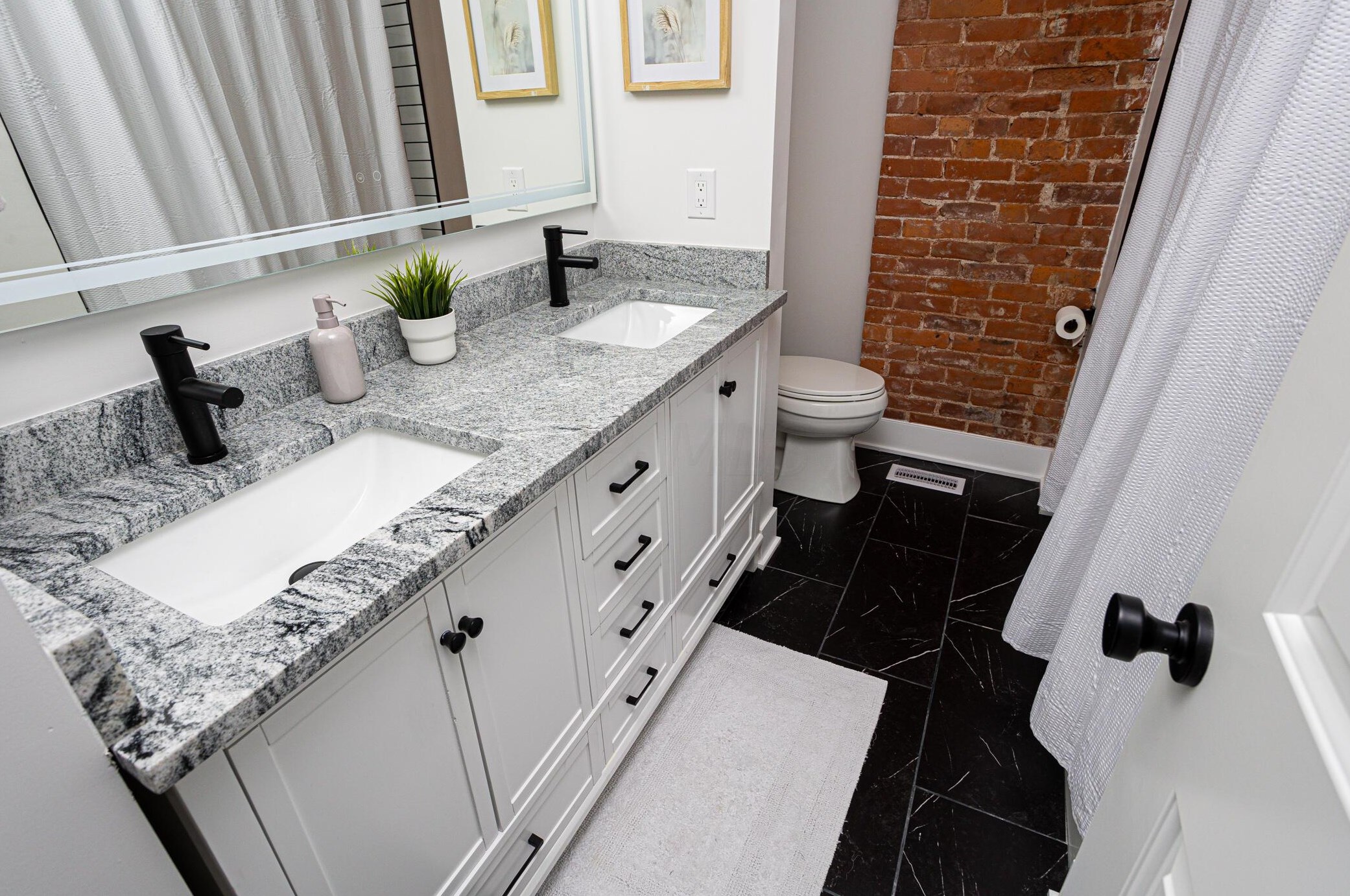 251 Miami Ave, Columbus OH 43203-1866 exterior