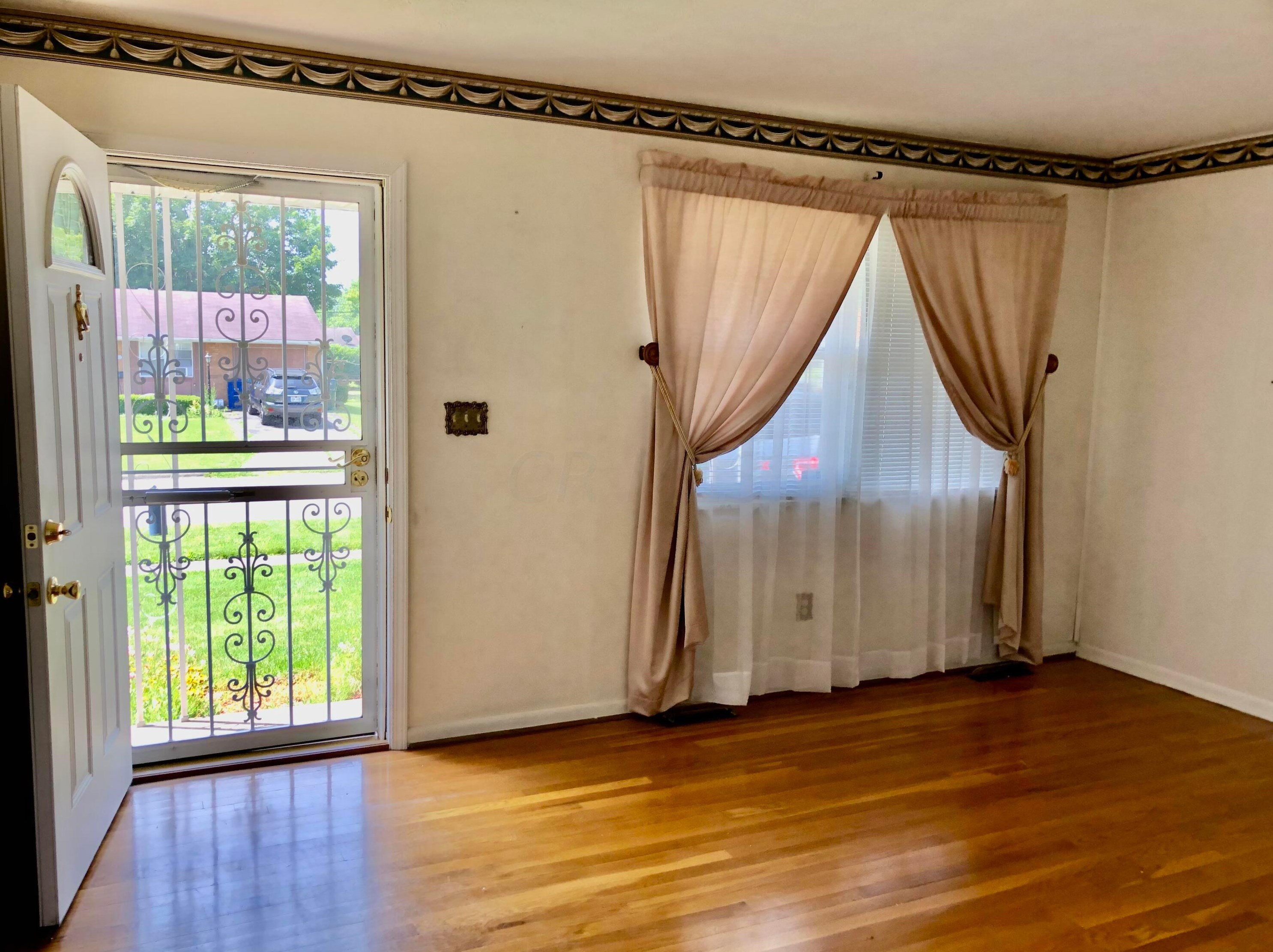5092 Lindora Dr, Columbus, OH 43232-4647