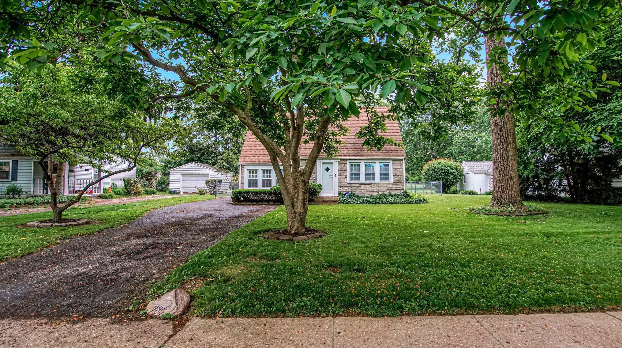 780 Bernhard Rd, Columbus, OH 43213-3013