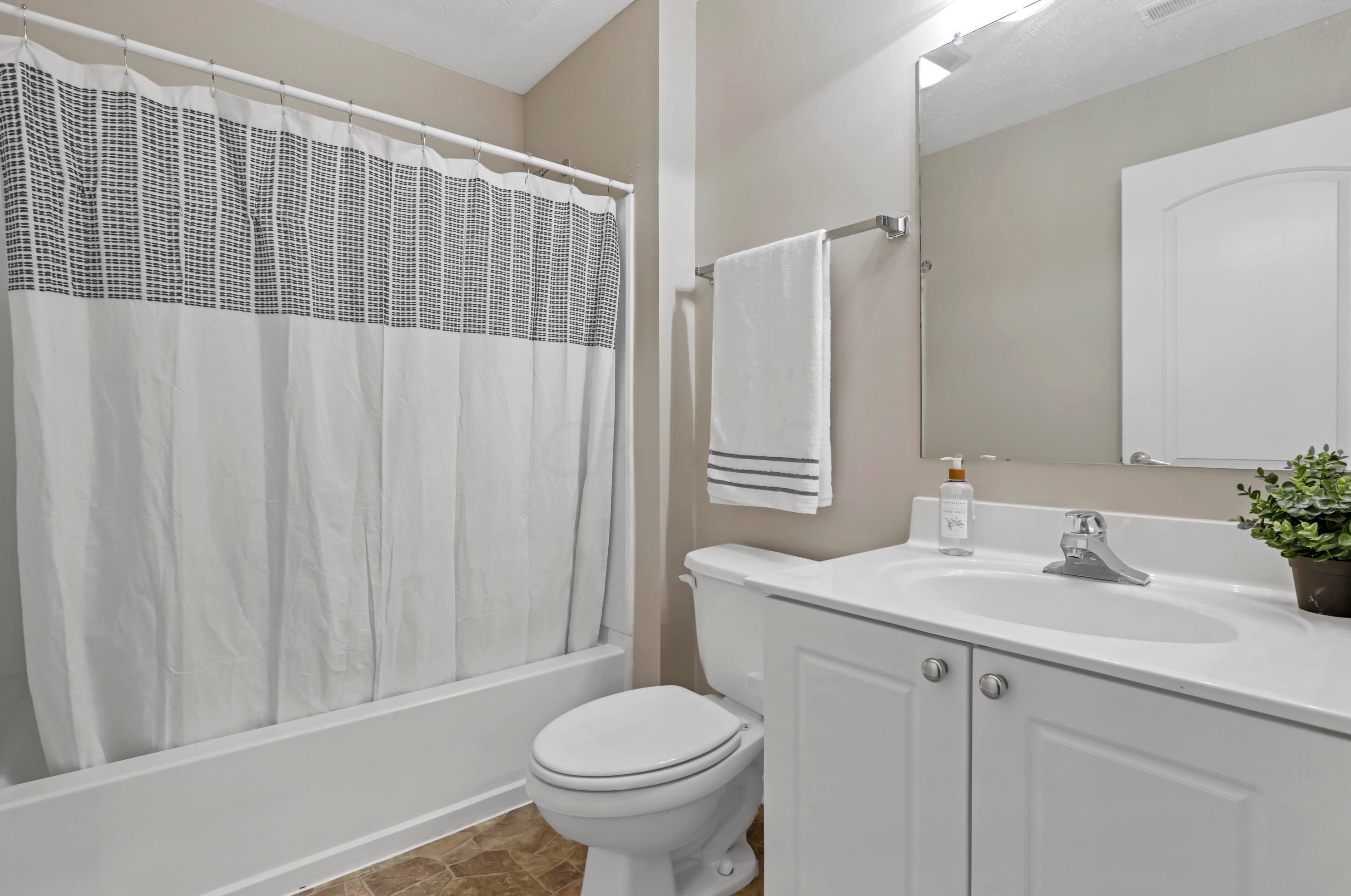 1959 Fortstone Ln, Columbus OH exterior