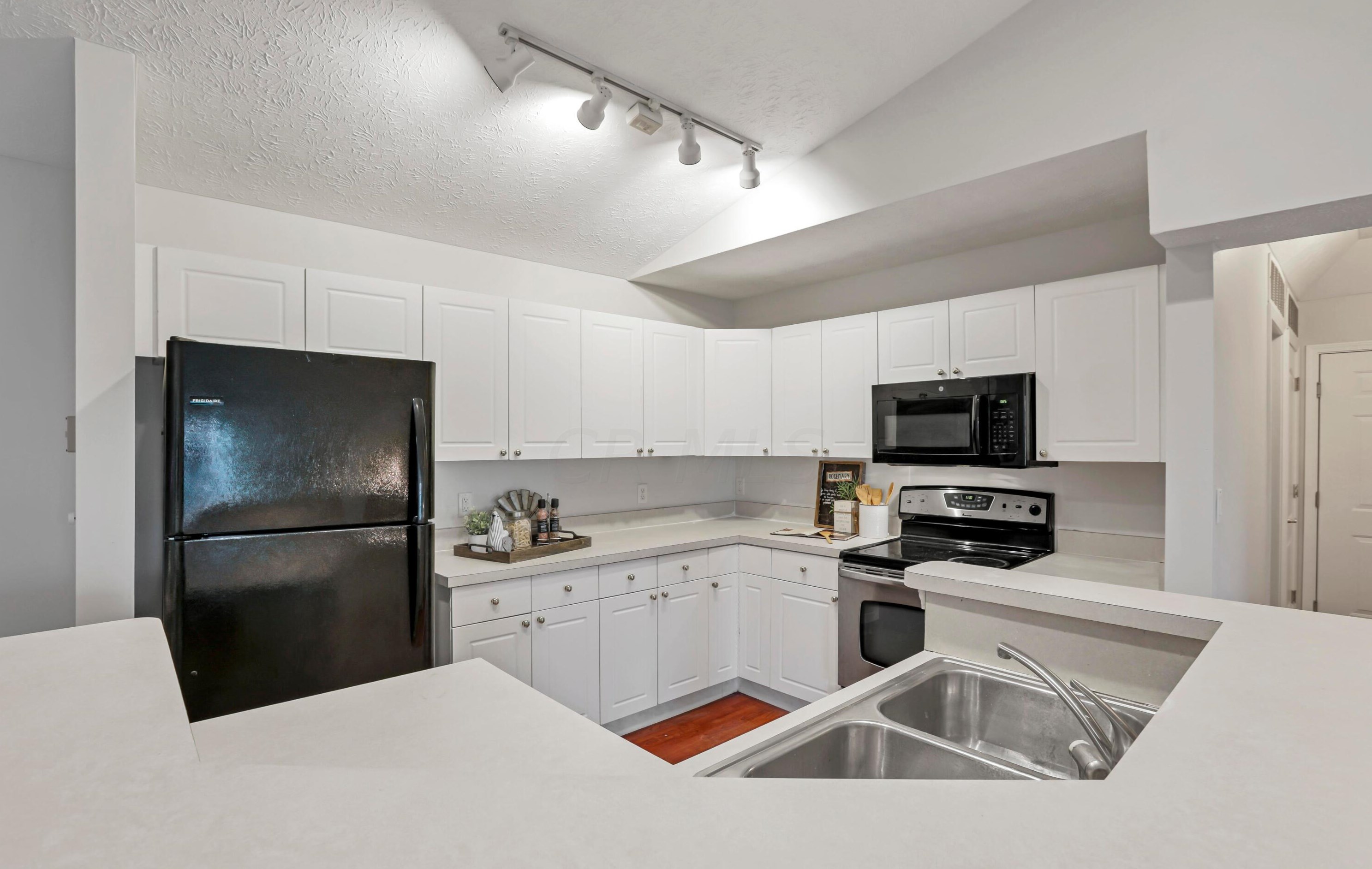 1959 Fortstone Ln, Columbus OH exterior