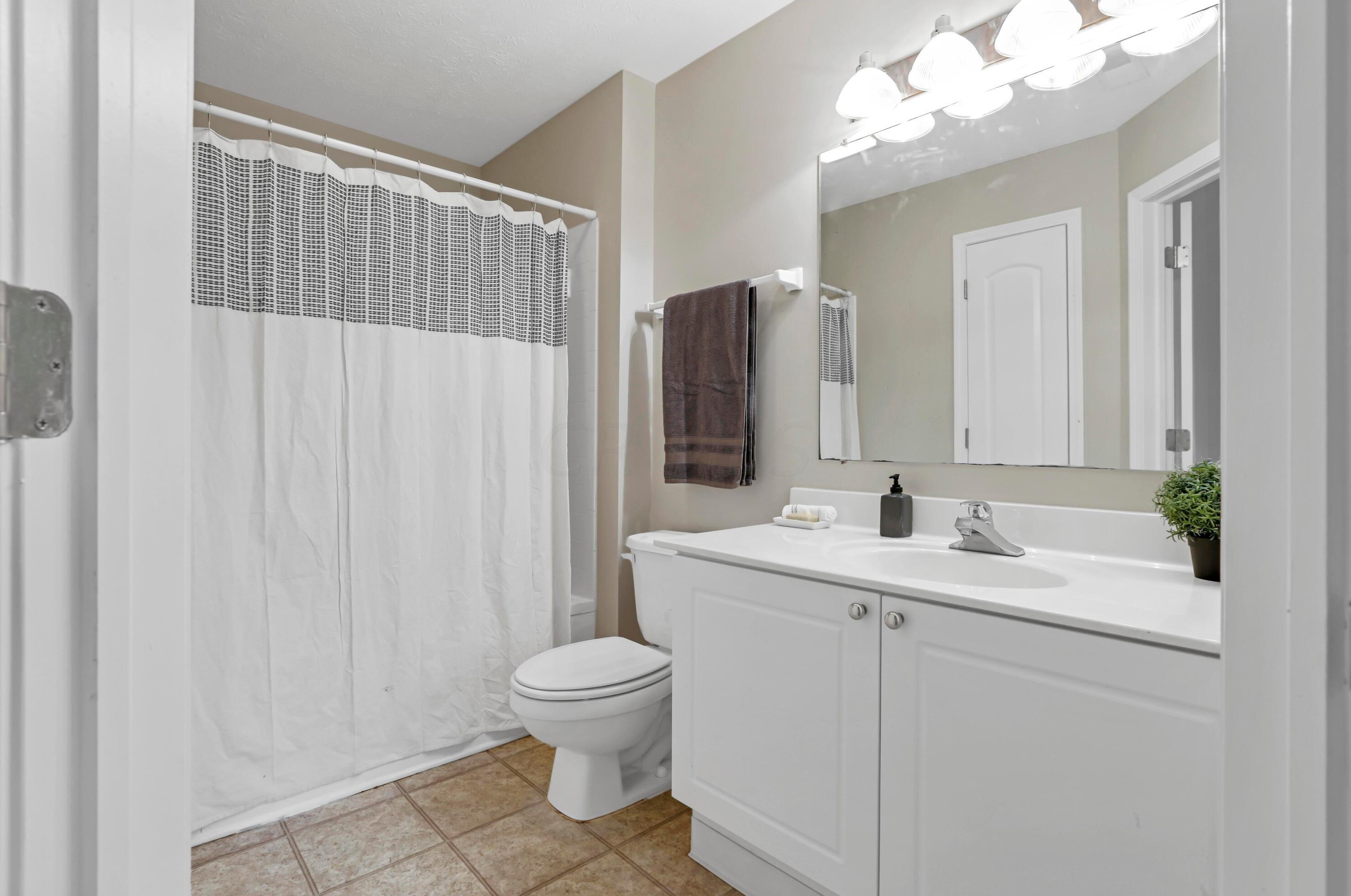 1959 Fortstone Ln, Columbus OH exterior