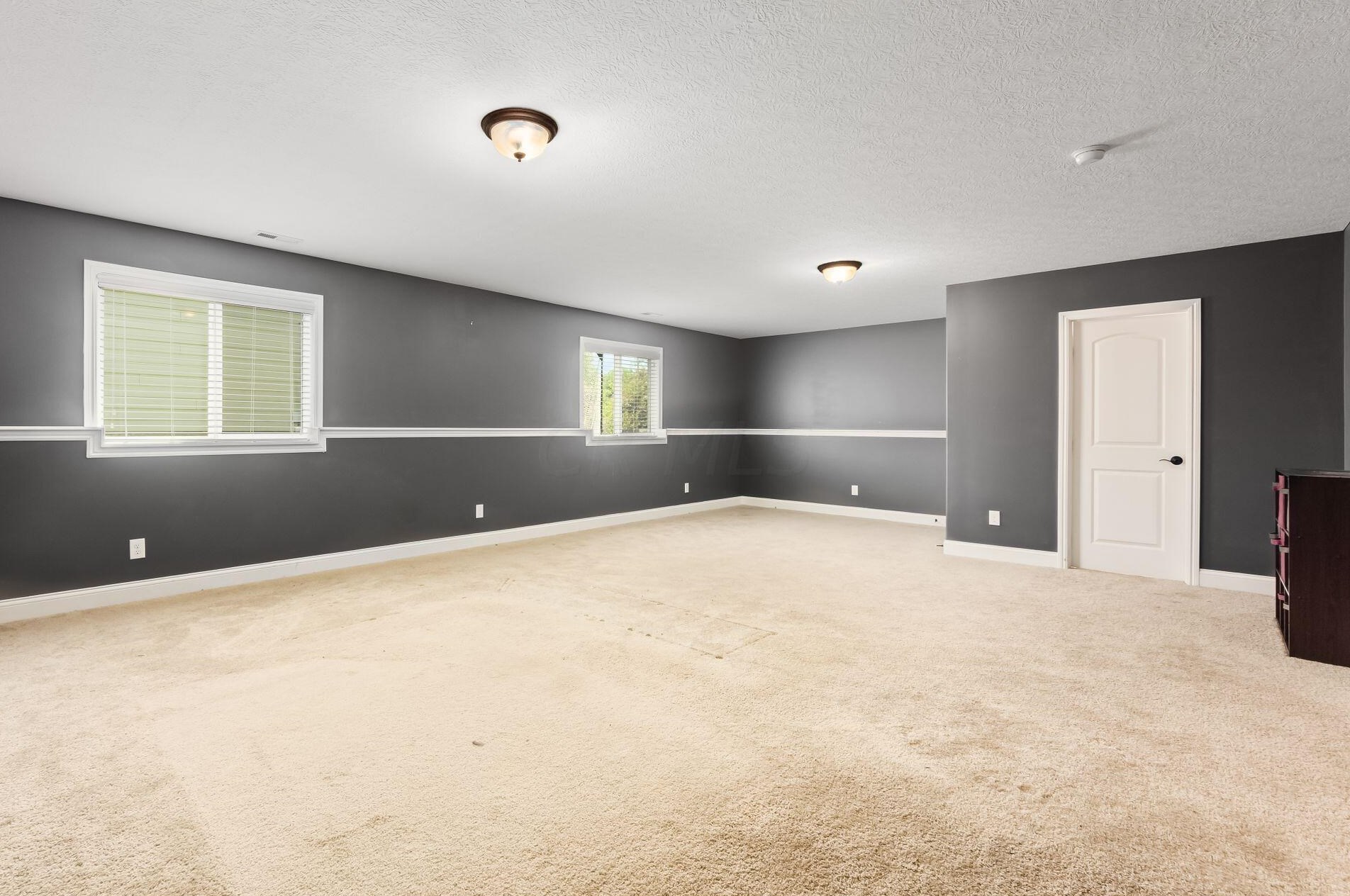 6061 Baumeister Dr, Hilliard OH 43026-6703 exterior