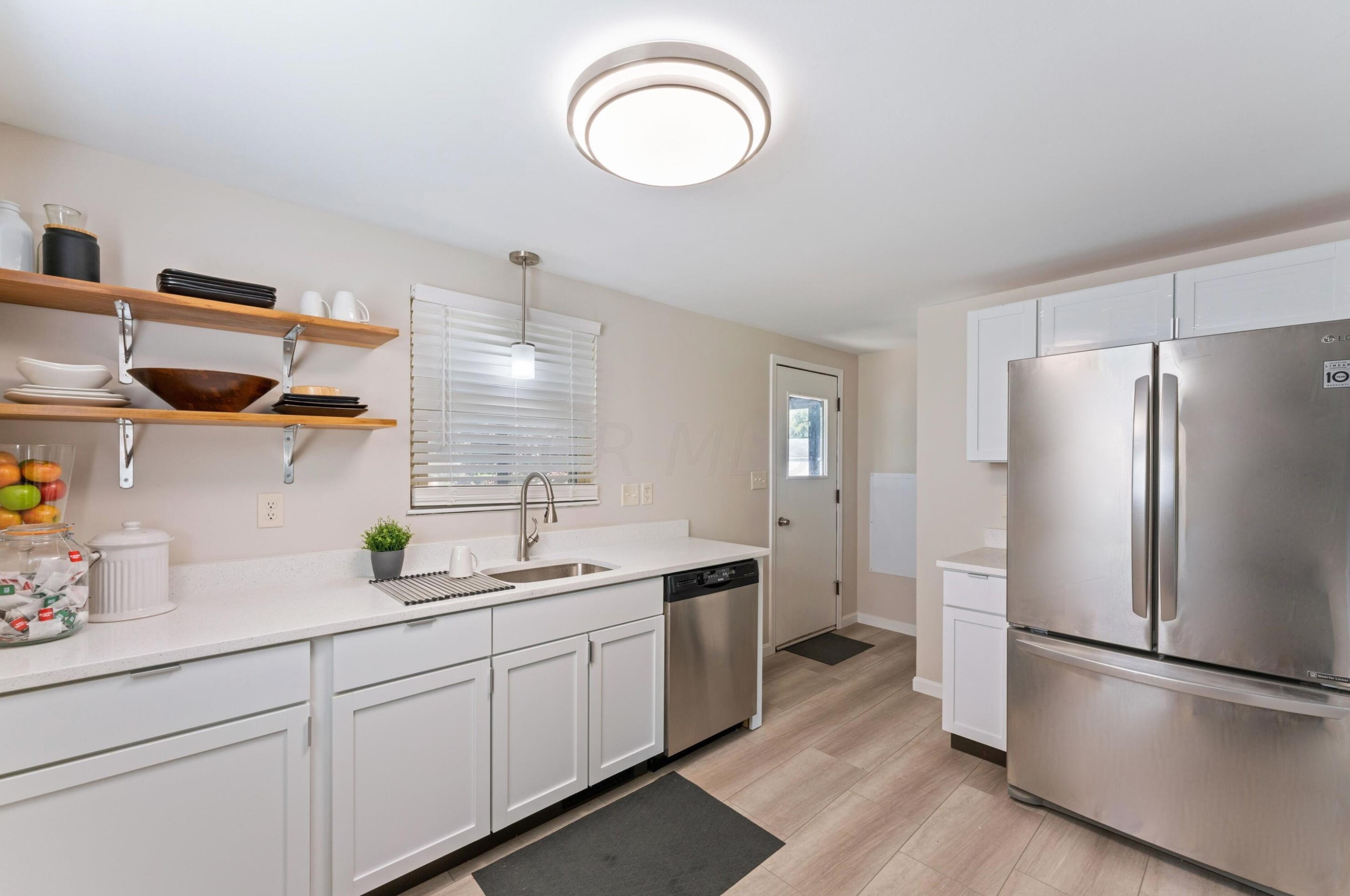 1061 Strimple Ave, Columbus OH 43229-5046 exterior