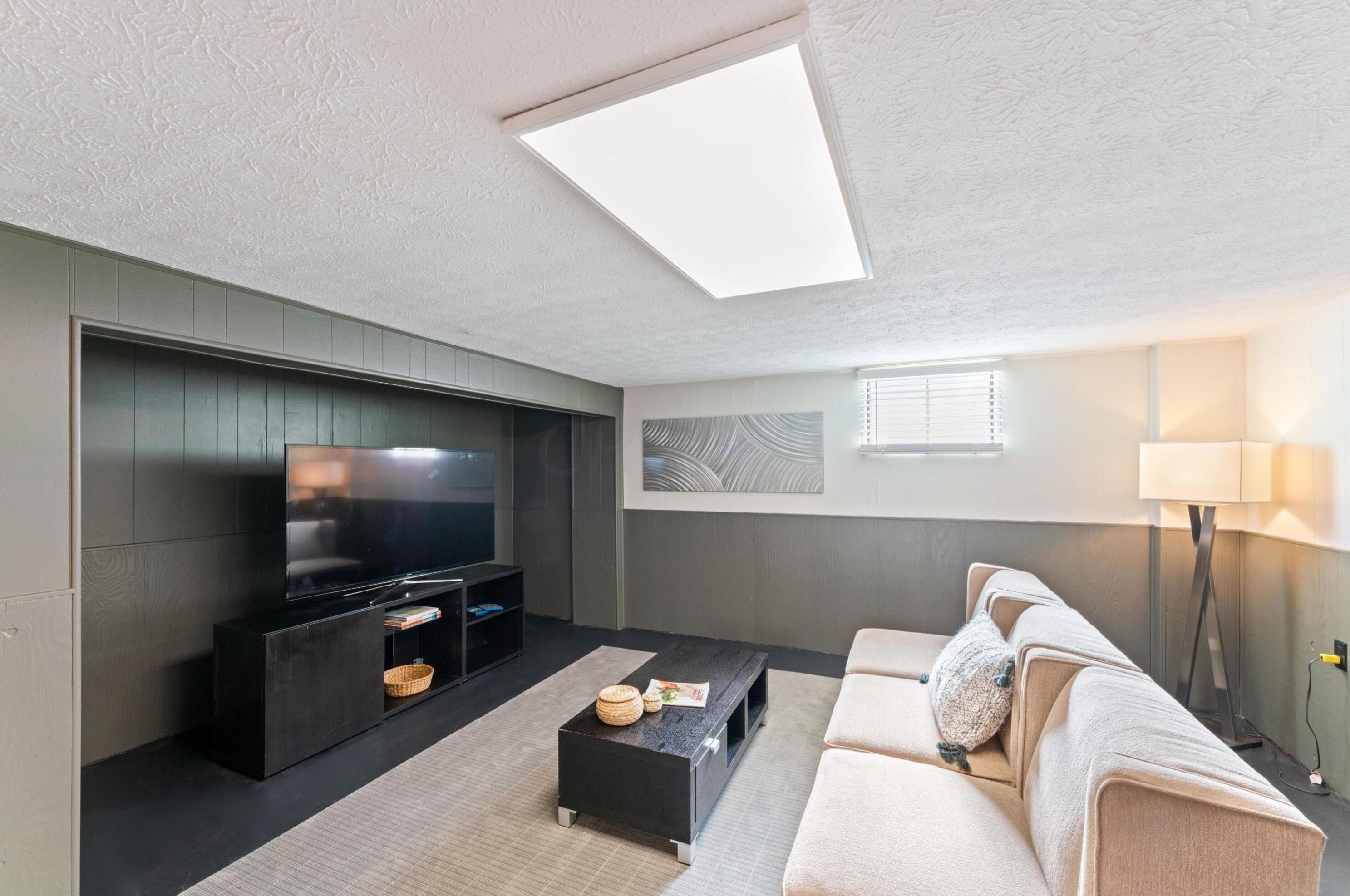 1061 Strimple Ave, Columbus OH 43229-5046 exterior