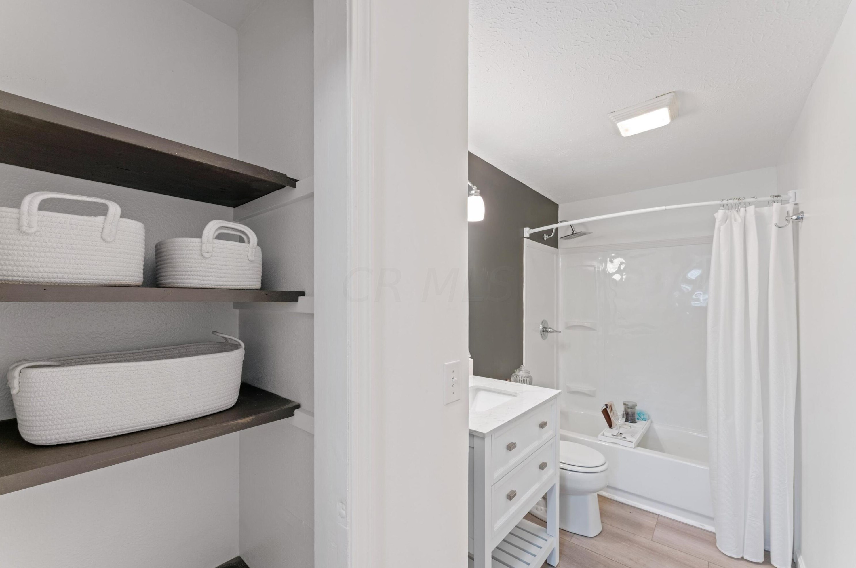 1061 Strimple Ave, Columbus OH 43229-5046 exterior