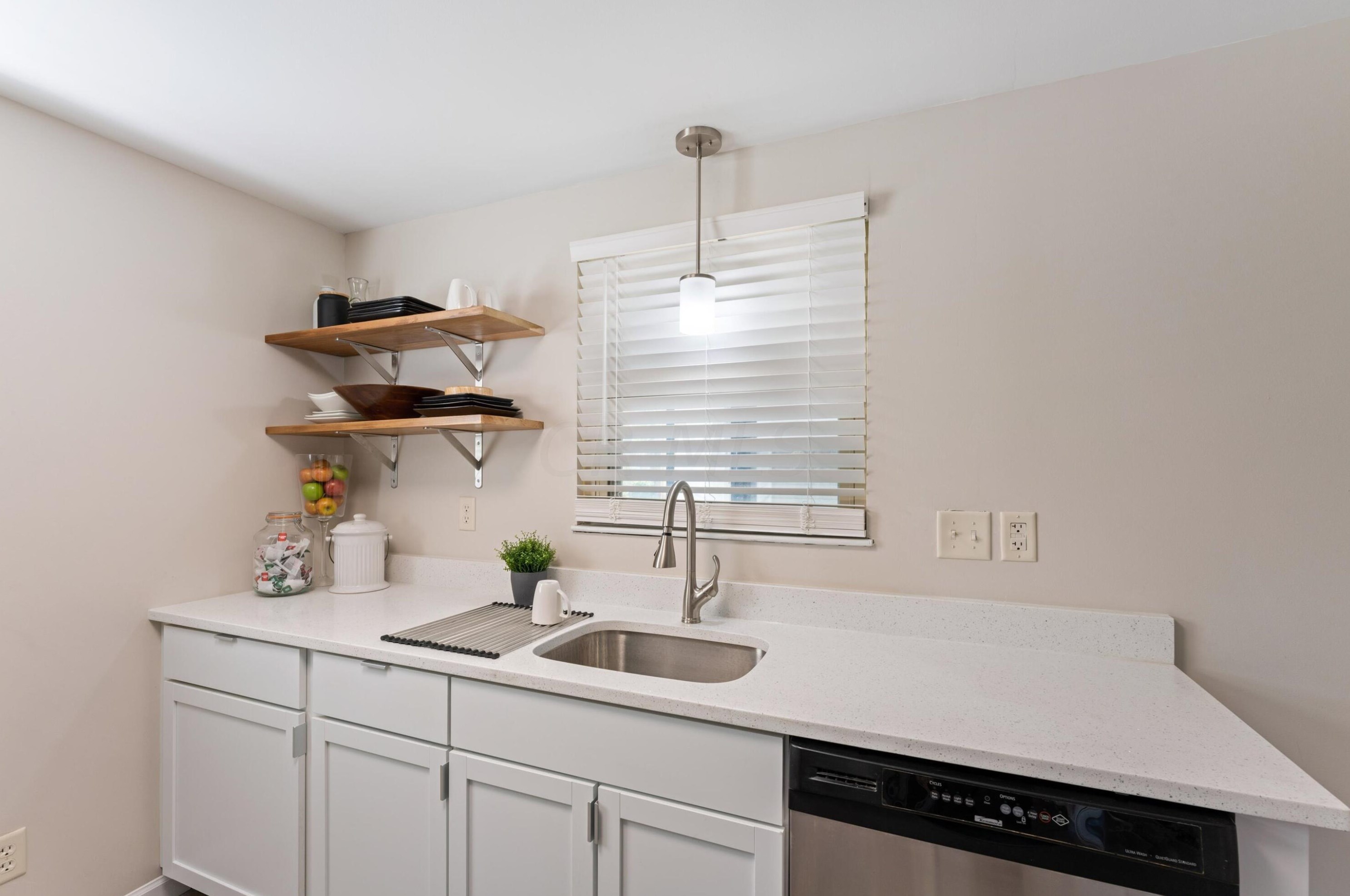 1061 Strimple Ave, Columbus OH 43229-5046 exterior