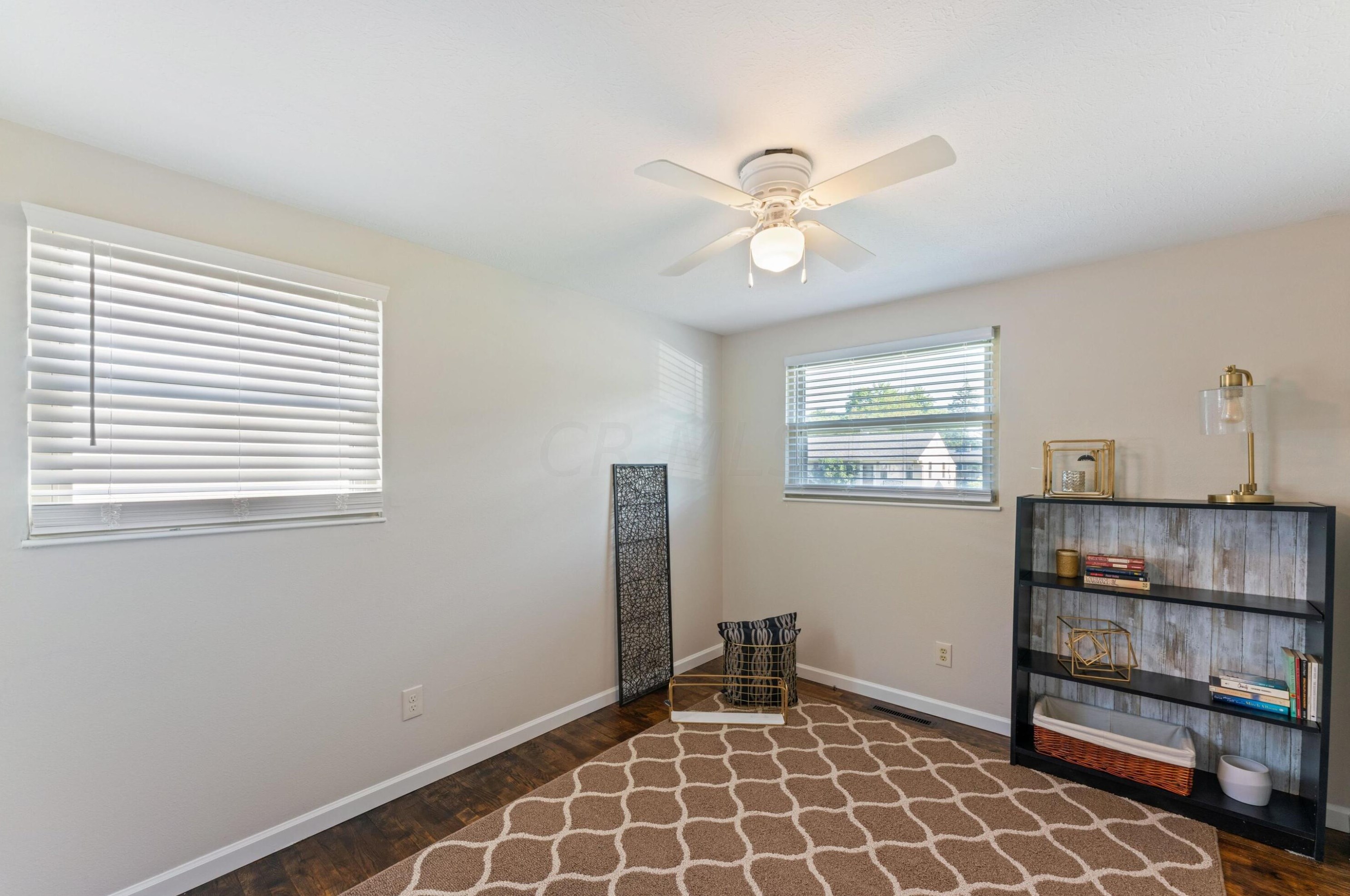 1061 Strimple Ave, Columbus OH 43229-5046 exterior