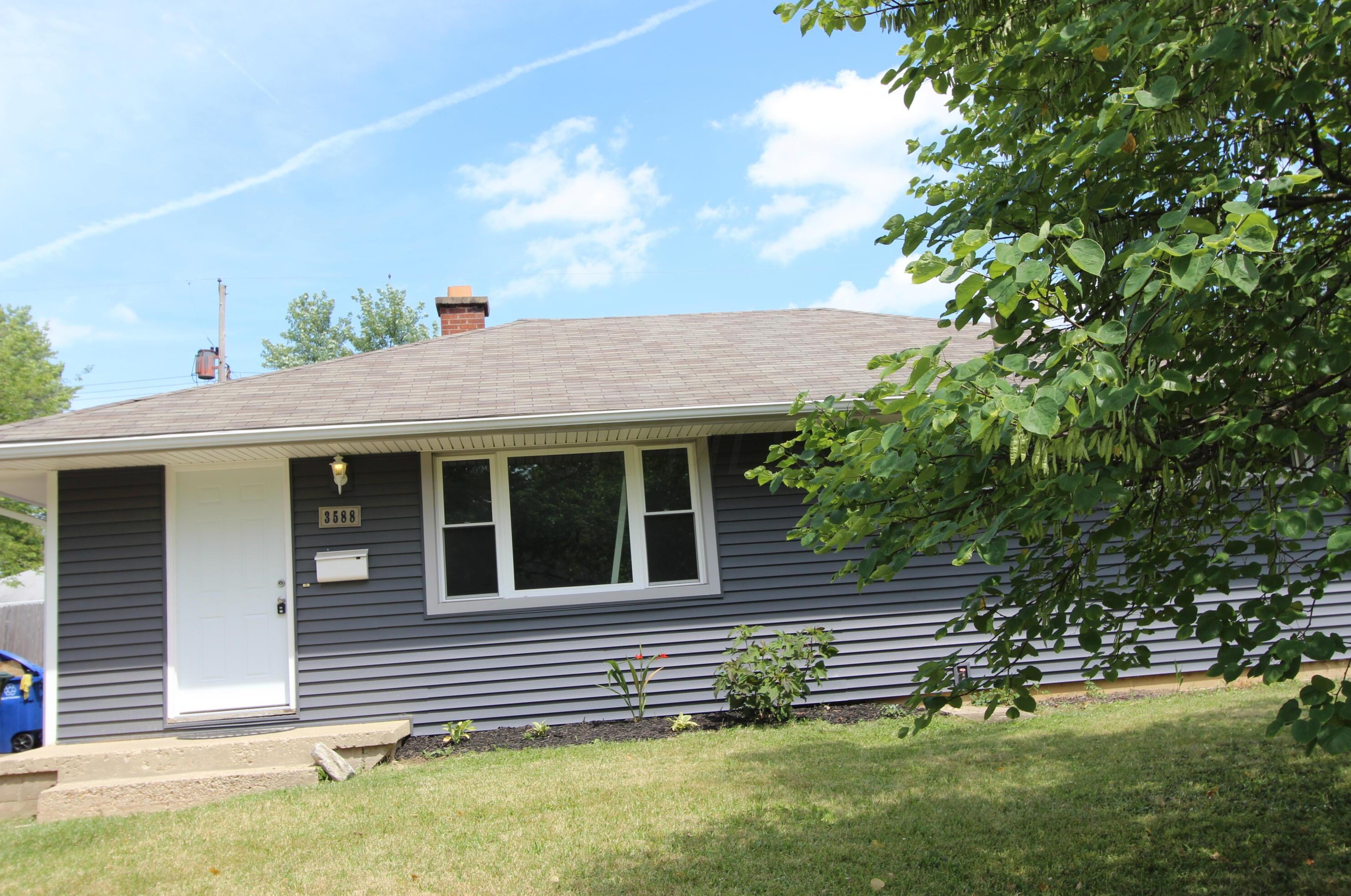 3588 Oaklawn St, Columbus, OH 43224-3455