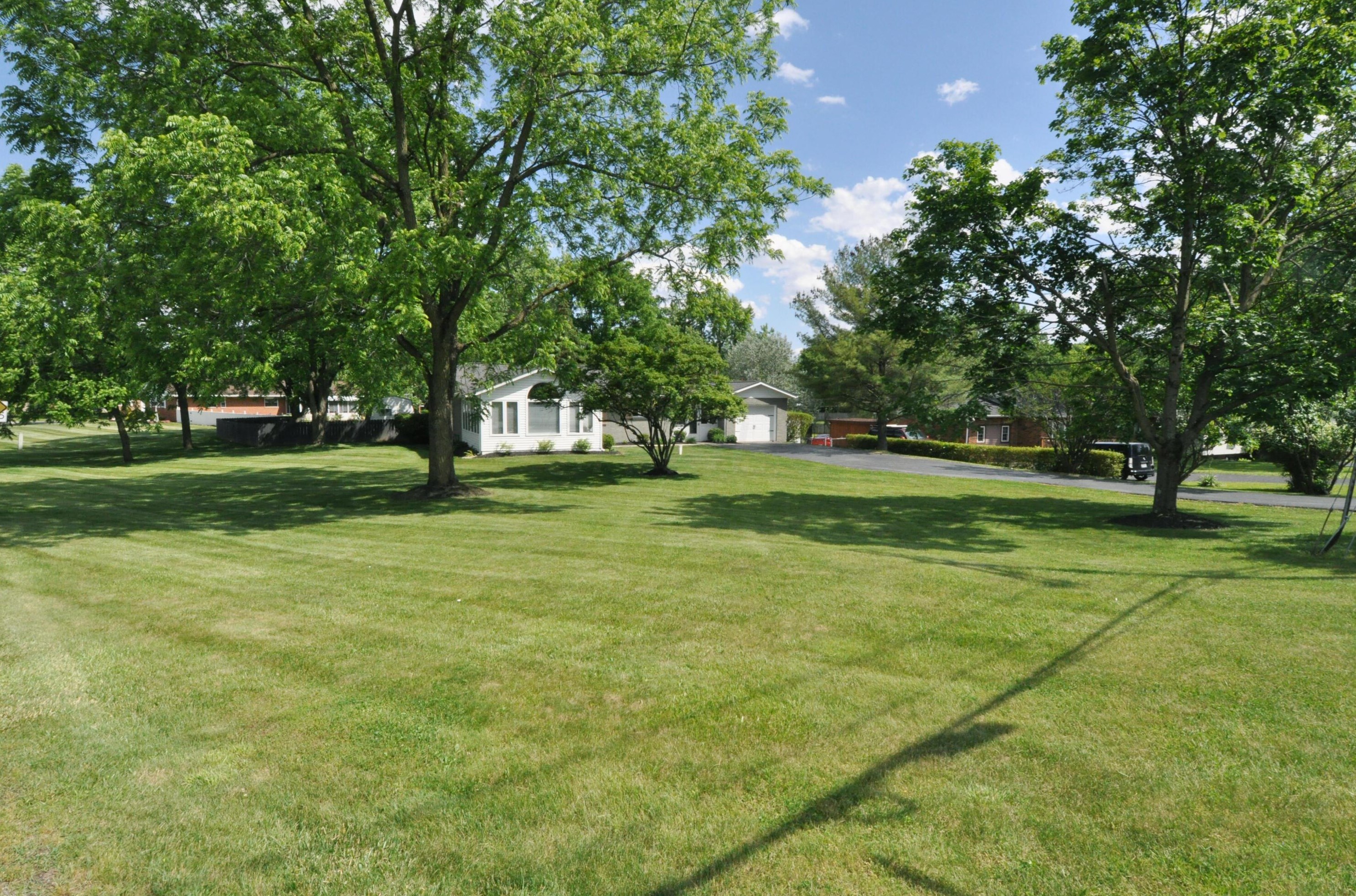 1470 Demorest Rd, Columbus, OH 43228-3745