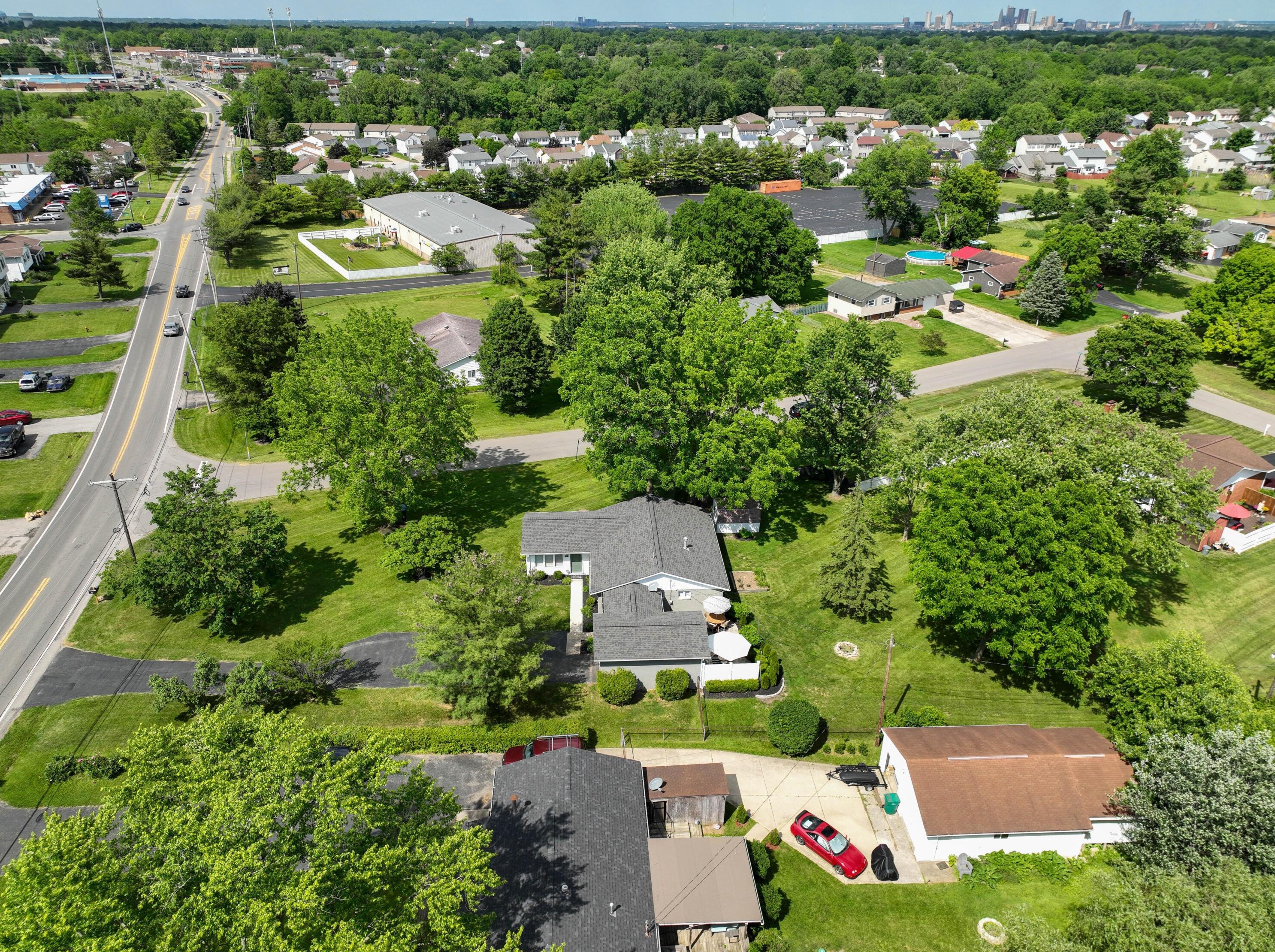 1470 Demorest Rd, Columbus OH 43204-1241 exterior