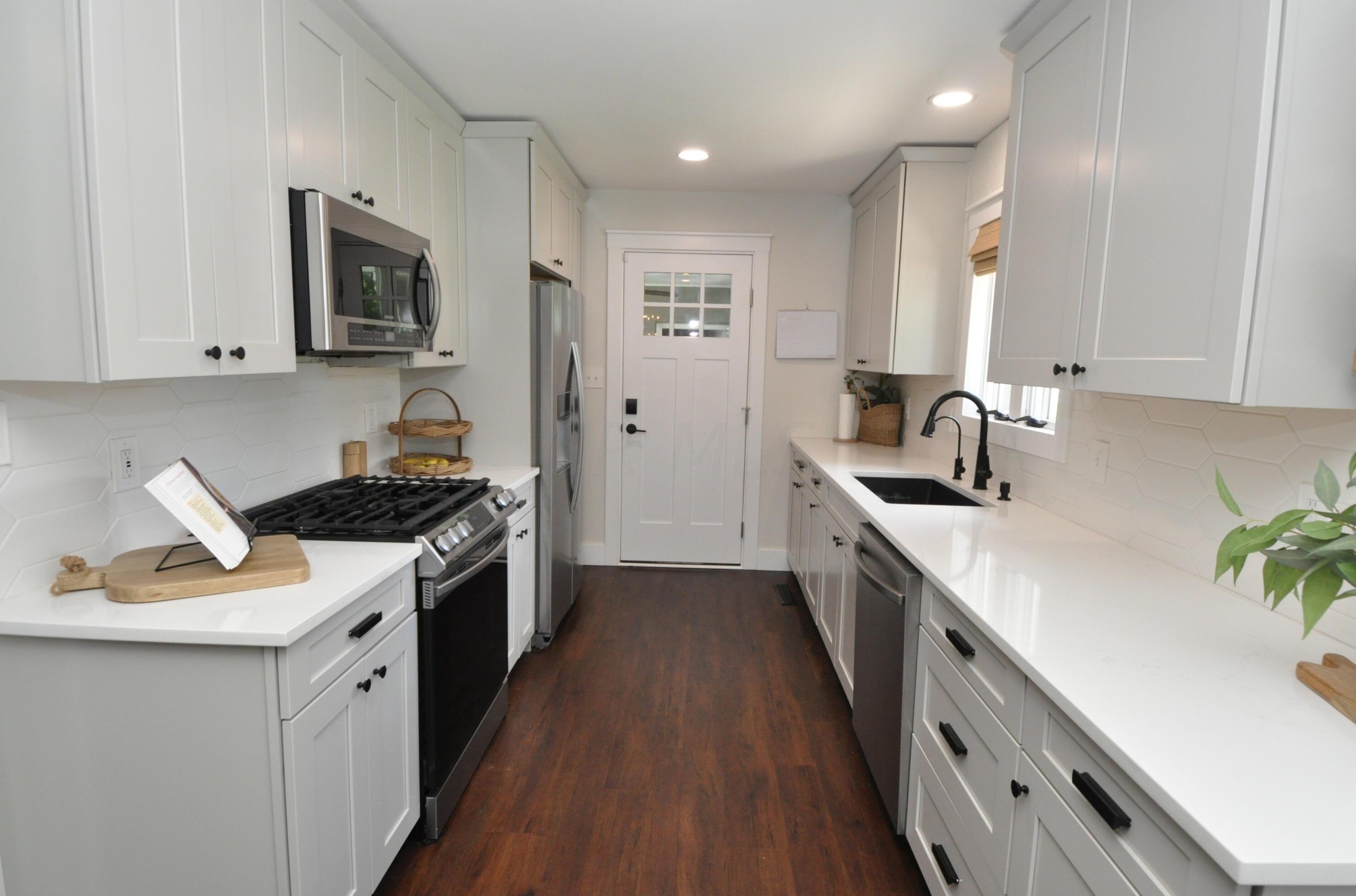 1470 Demorest Rd, Columbus OH 43204-1241 exterior