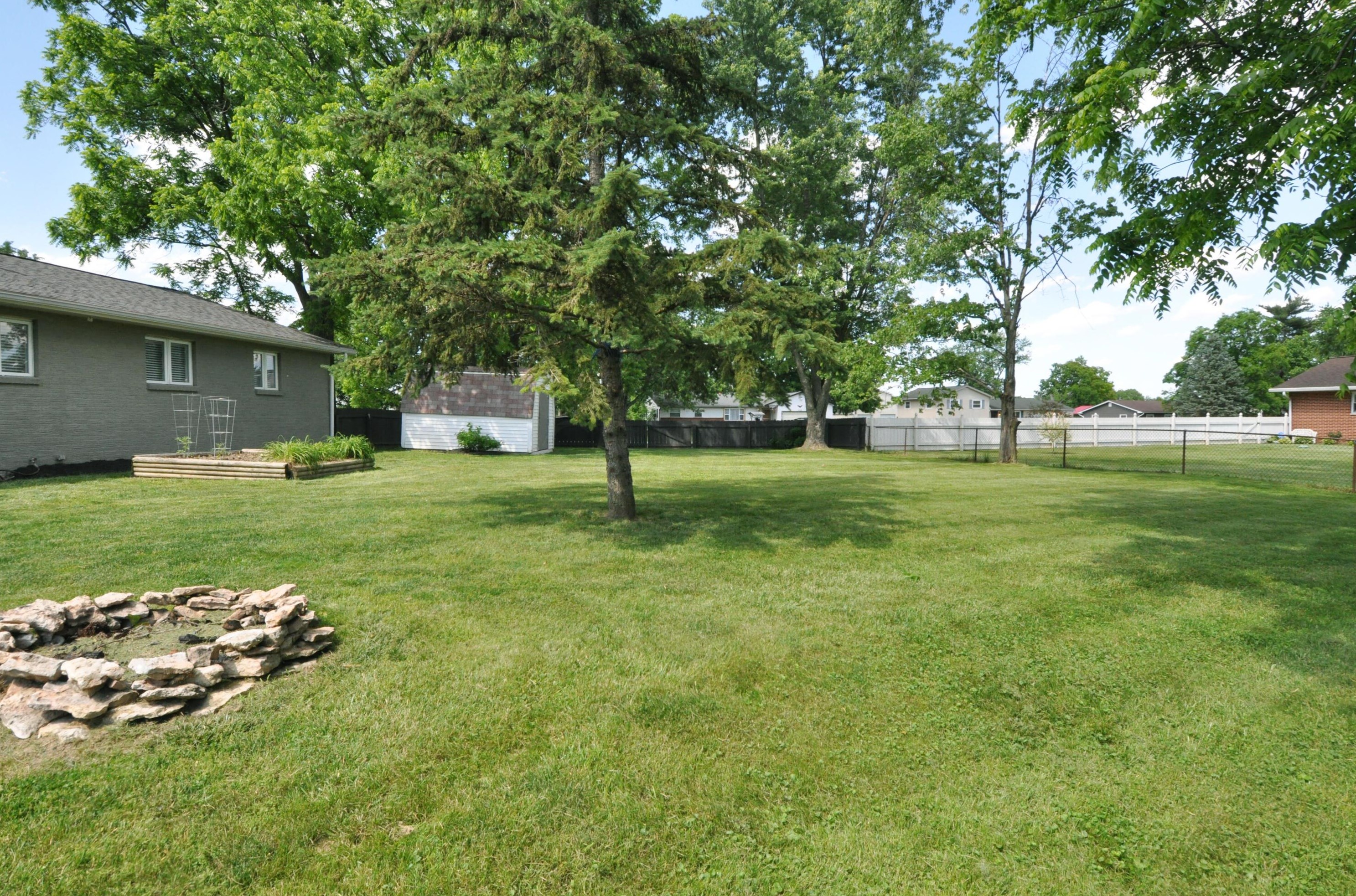 1470 Demorest Rd, Columbus OH 43204-1241 exterior