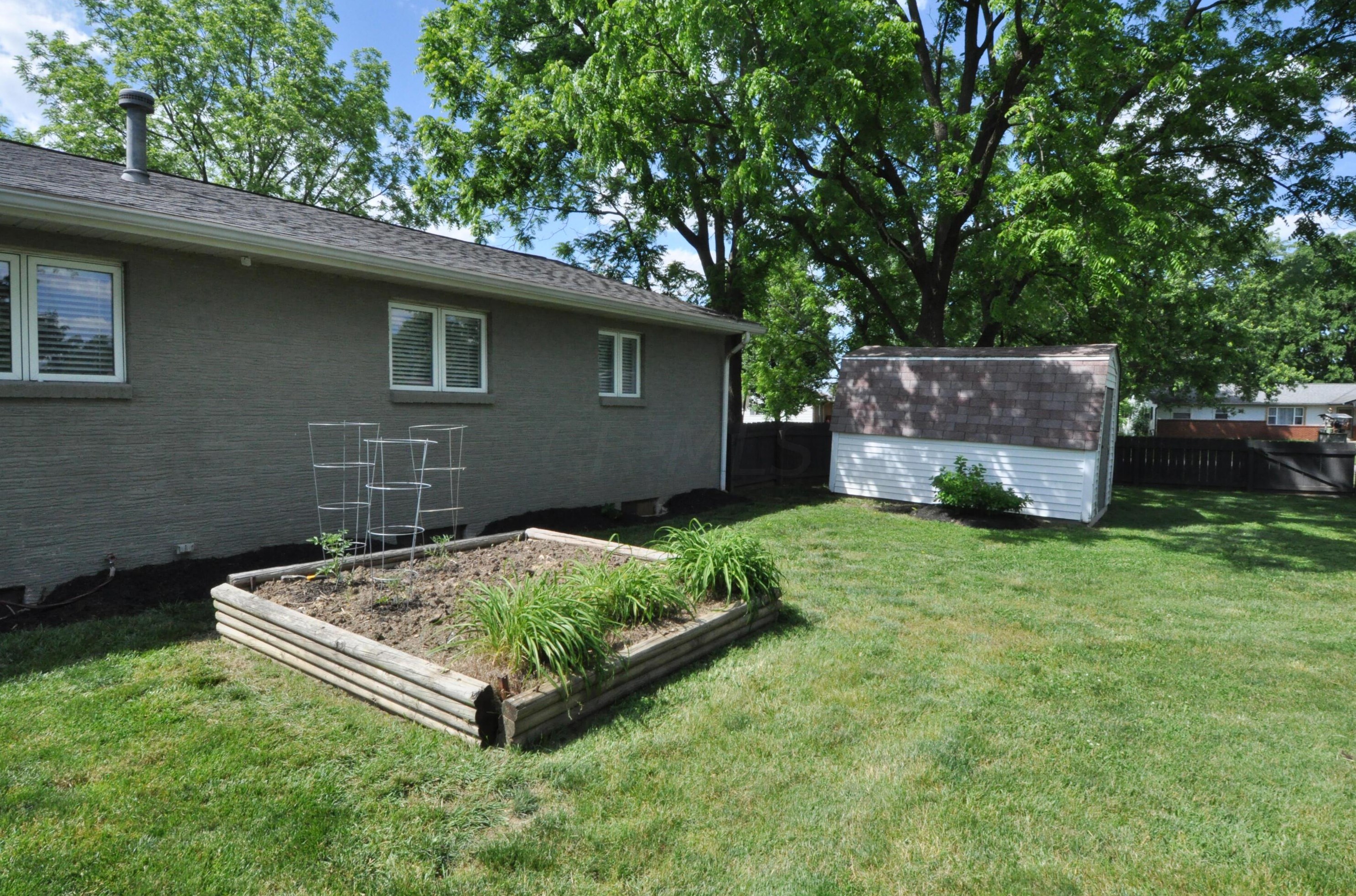 1470 Demorest Rd, Columbus OH 43204-1241 exterior