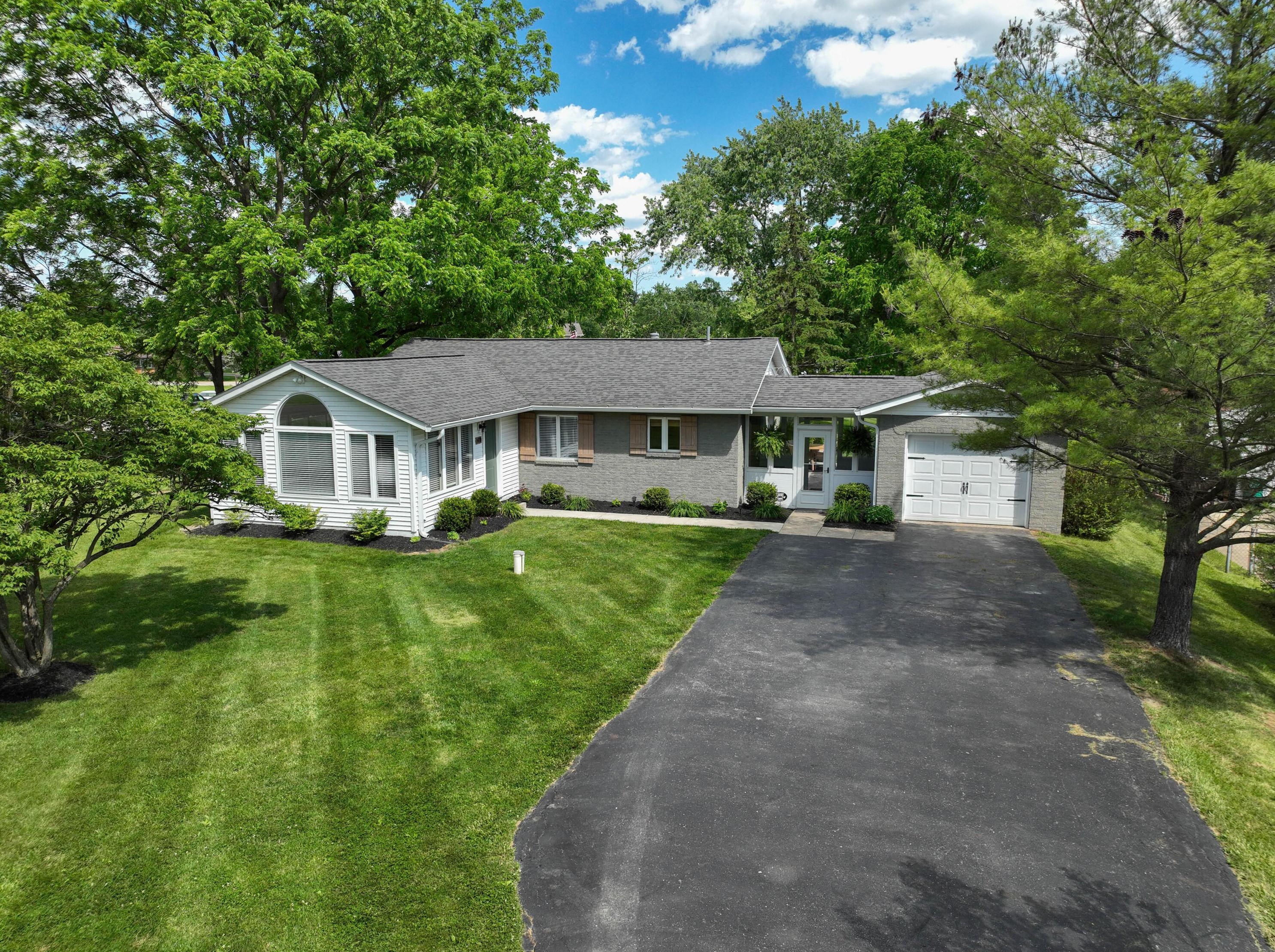 1470 Demorest Rd, Columbus OH 43204-1241 exterior