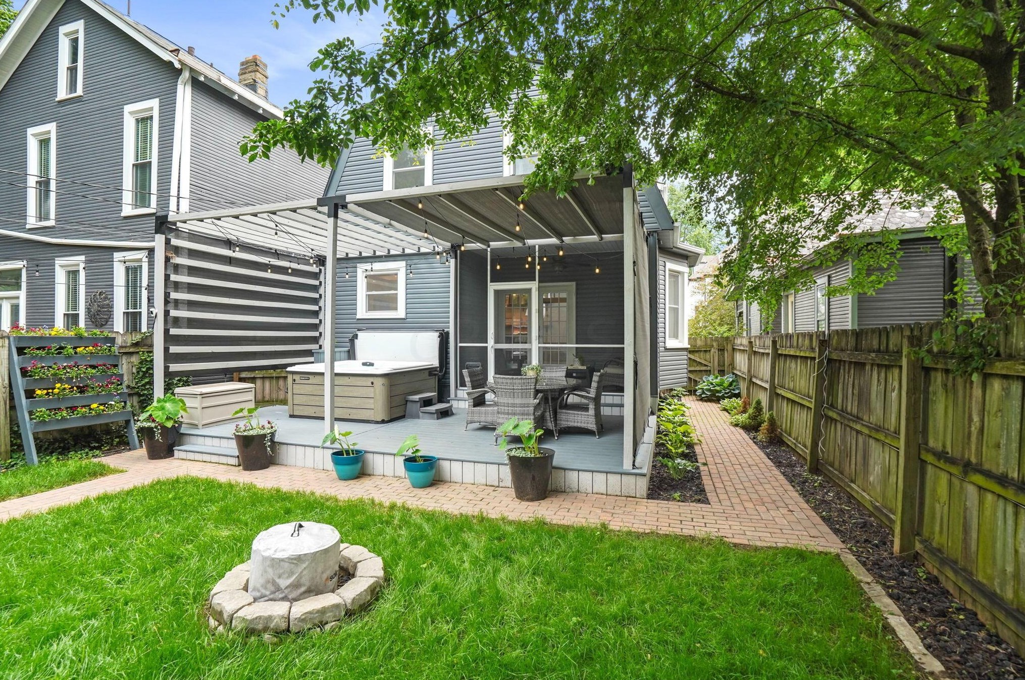 90 Gates St, Columbus OH 43206-3621 exterior