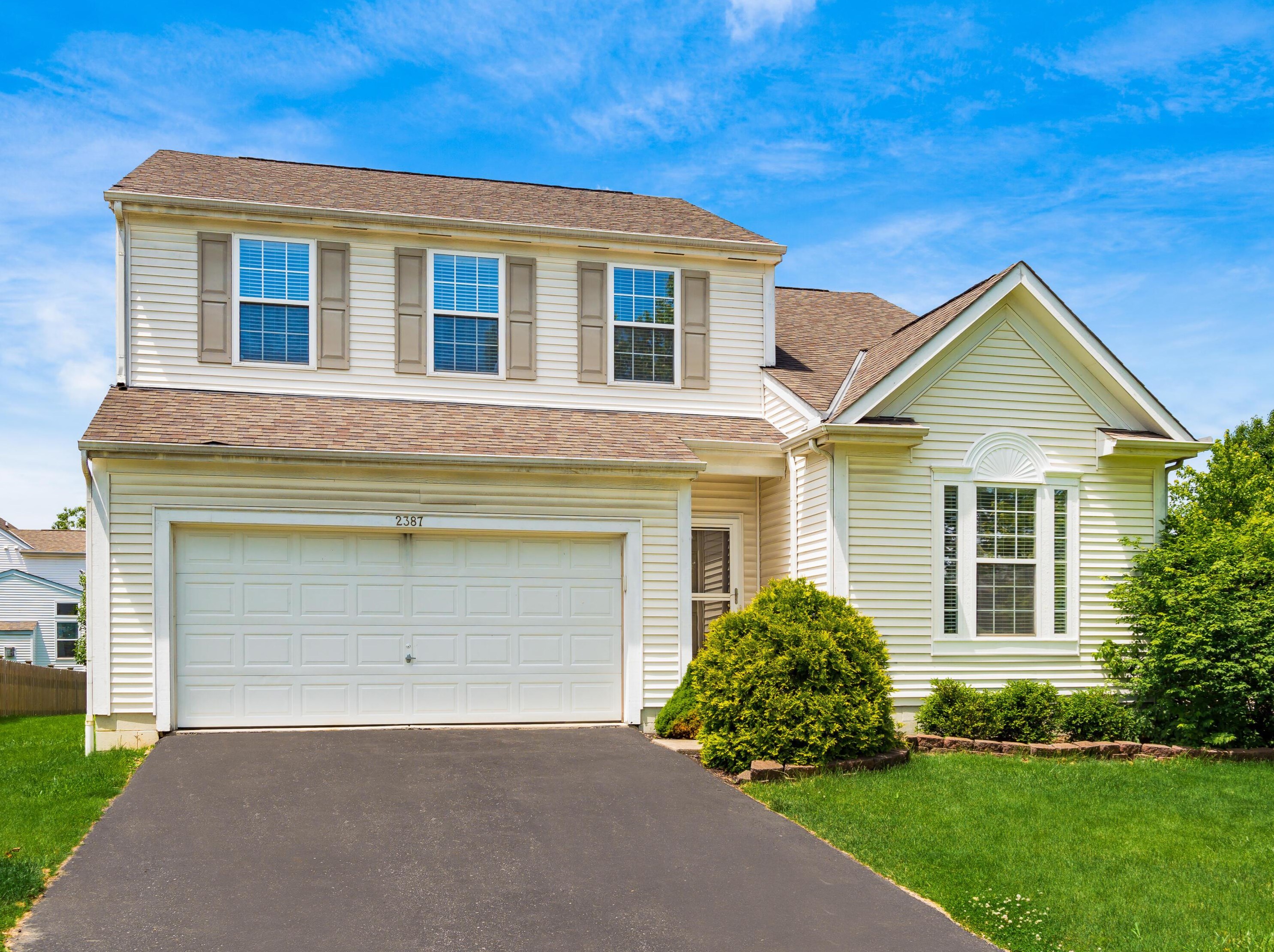 2387 Smokehill Dr, Columbus, OH 43228-8243