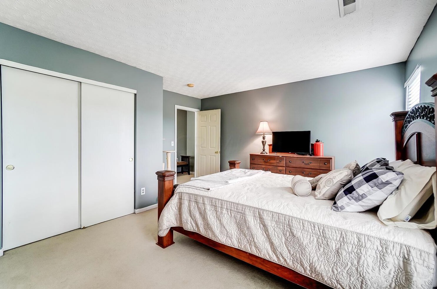 4671 Galecrest Dr, Columbus OH 43207-8761 exterior