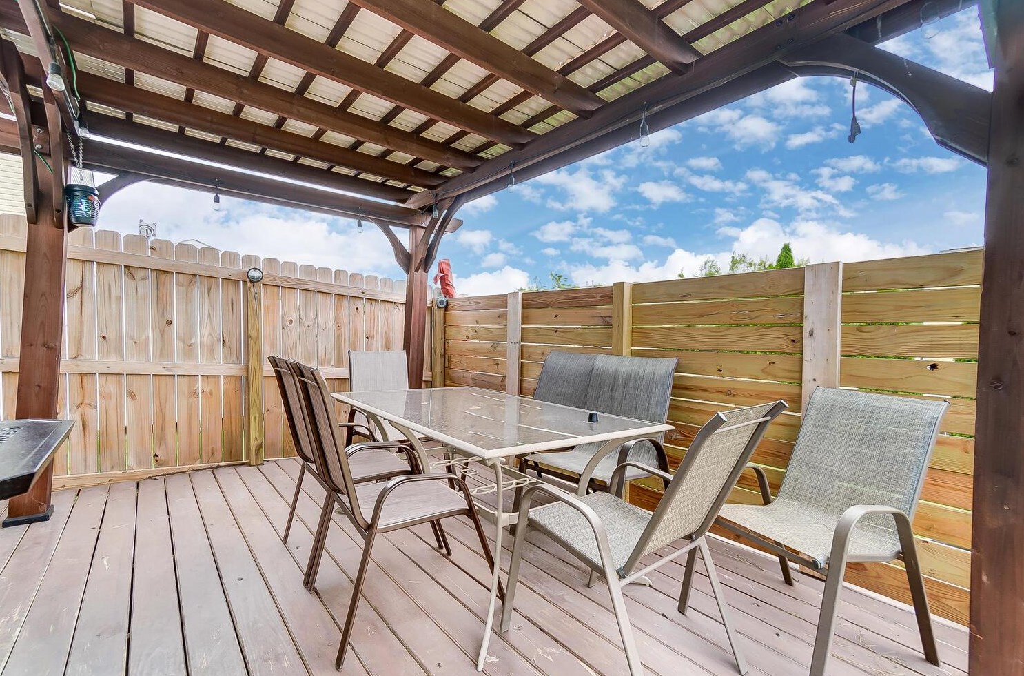 4671 Galecrest Dr, Columbus OH 43207-8761 exterior