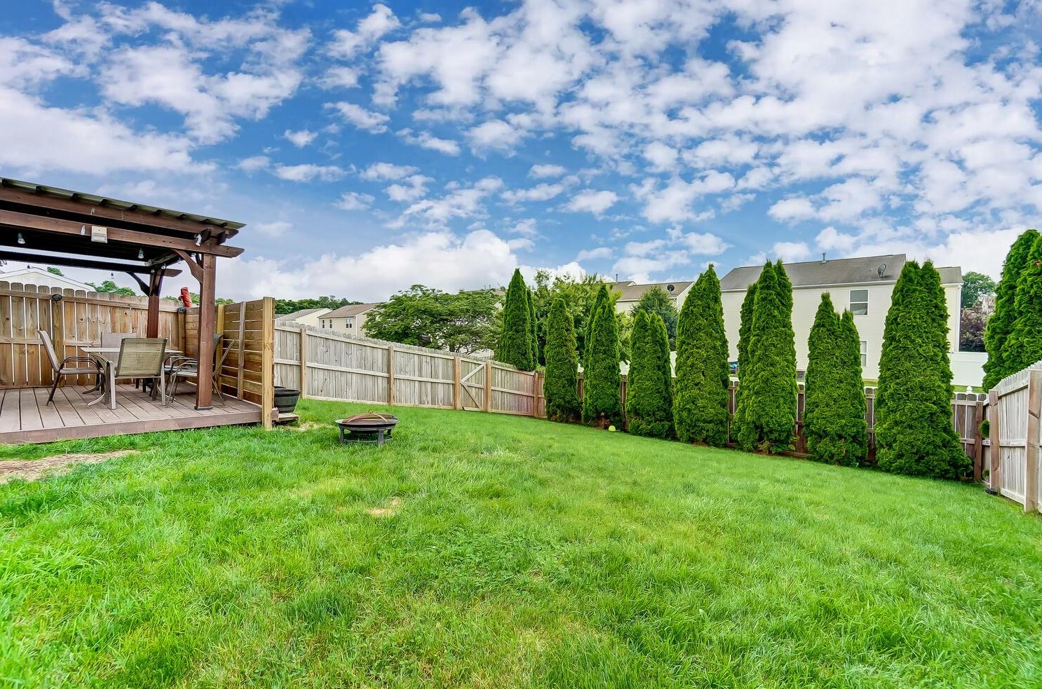 4671 Galecrest Dr, Columbus OH 43207-8761 exterior