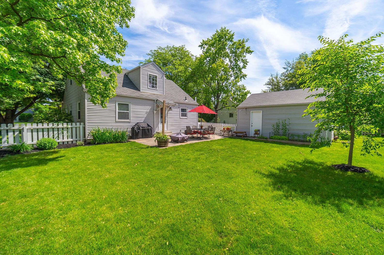 1933 Zollinger Rd, Columbus OH 43221-1953 exterior