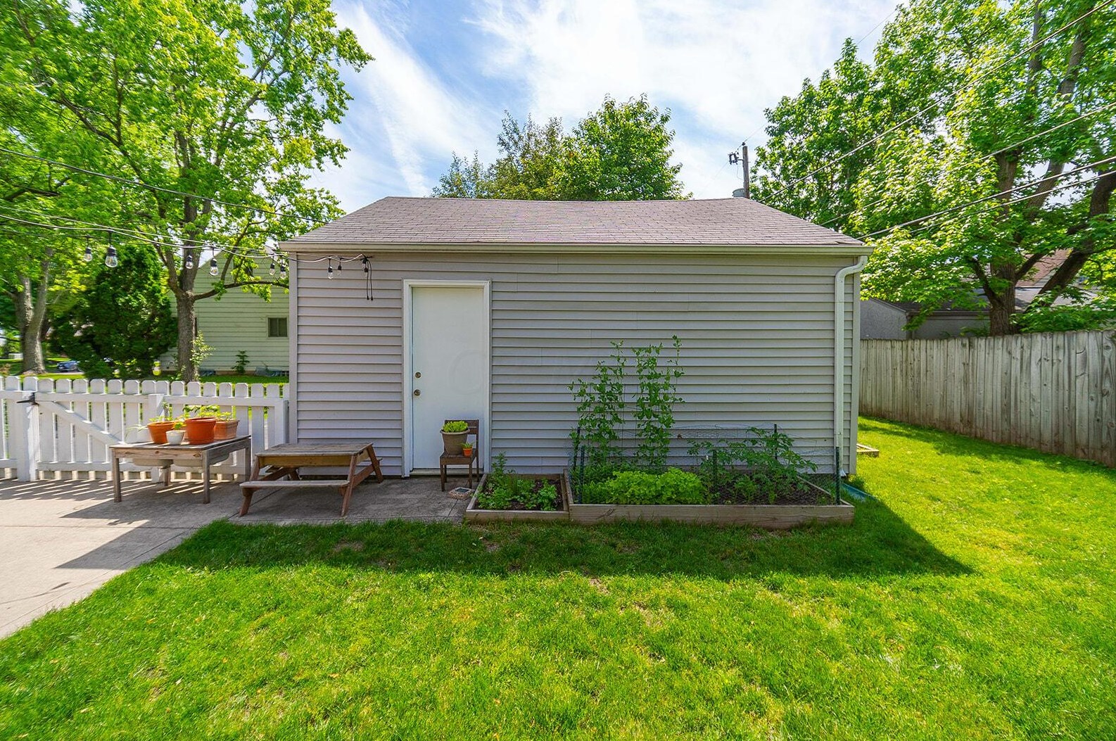 1933 Zollinger Rd, Columbus OH 43221-1953 exterior