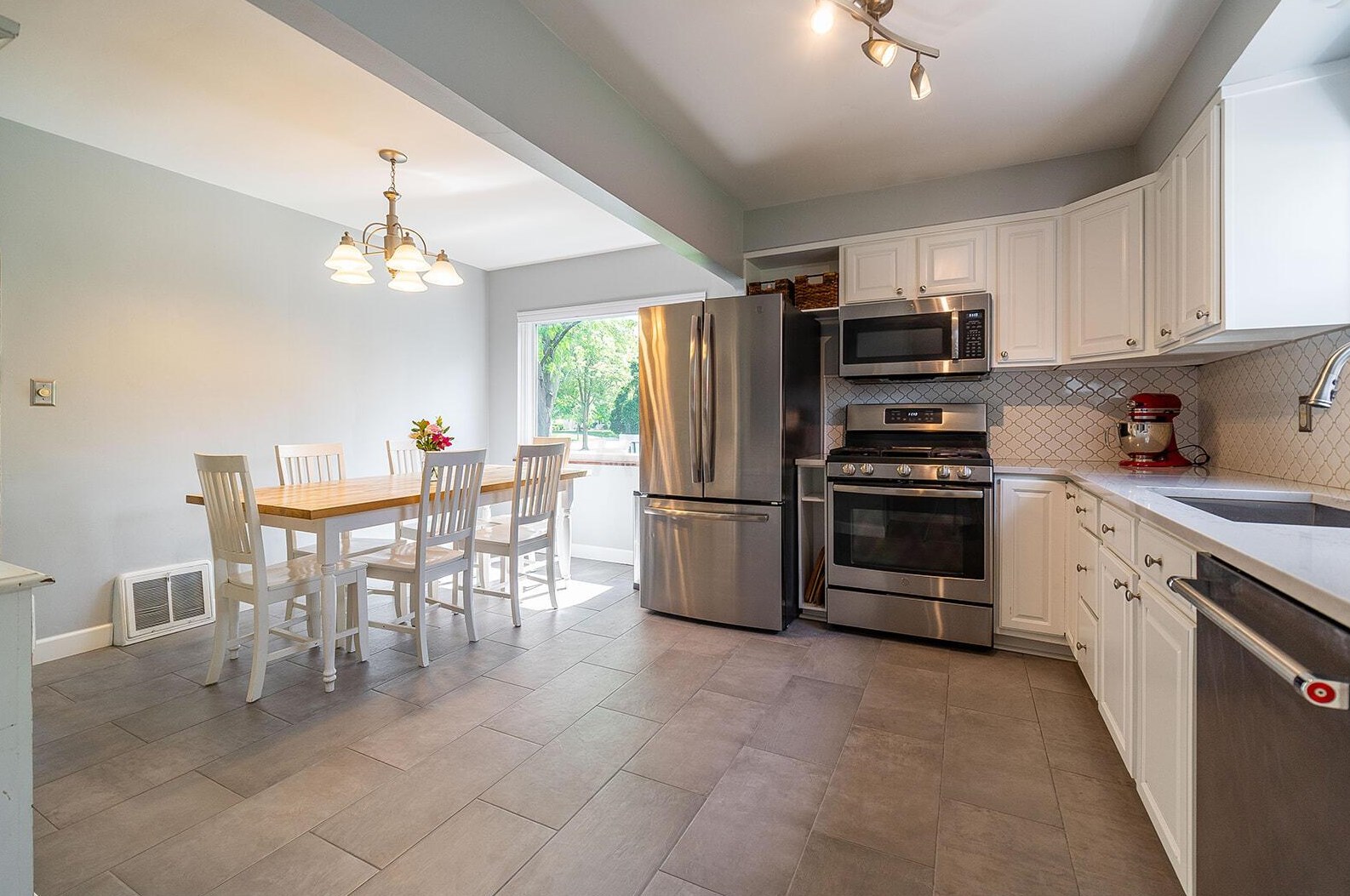 1933 Zollinger Rd, Columbus OH 43221-1953 exterior