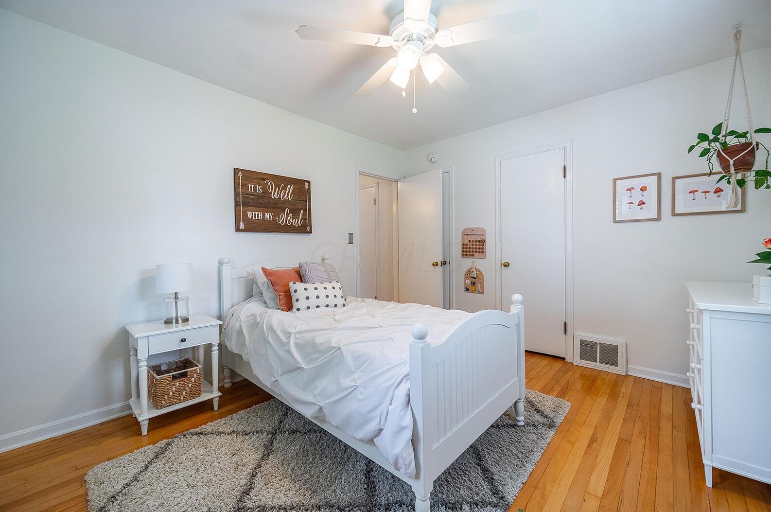 1933 Zollinger Rd, Columbus OH 43221-1953 exterior