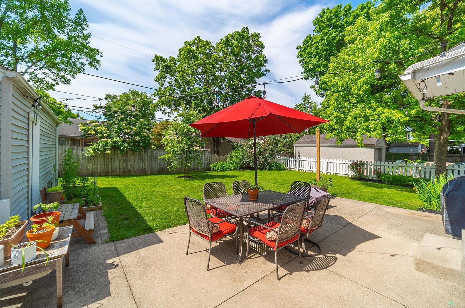 1933 Zollinger Rd, Columbus OH 43221-1953 exterior