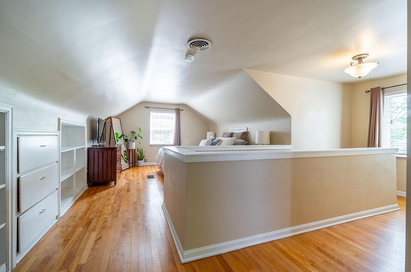 1933 Zollinger Rd, Columbus OH 43221-1953 exterior