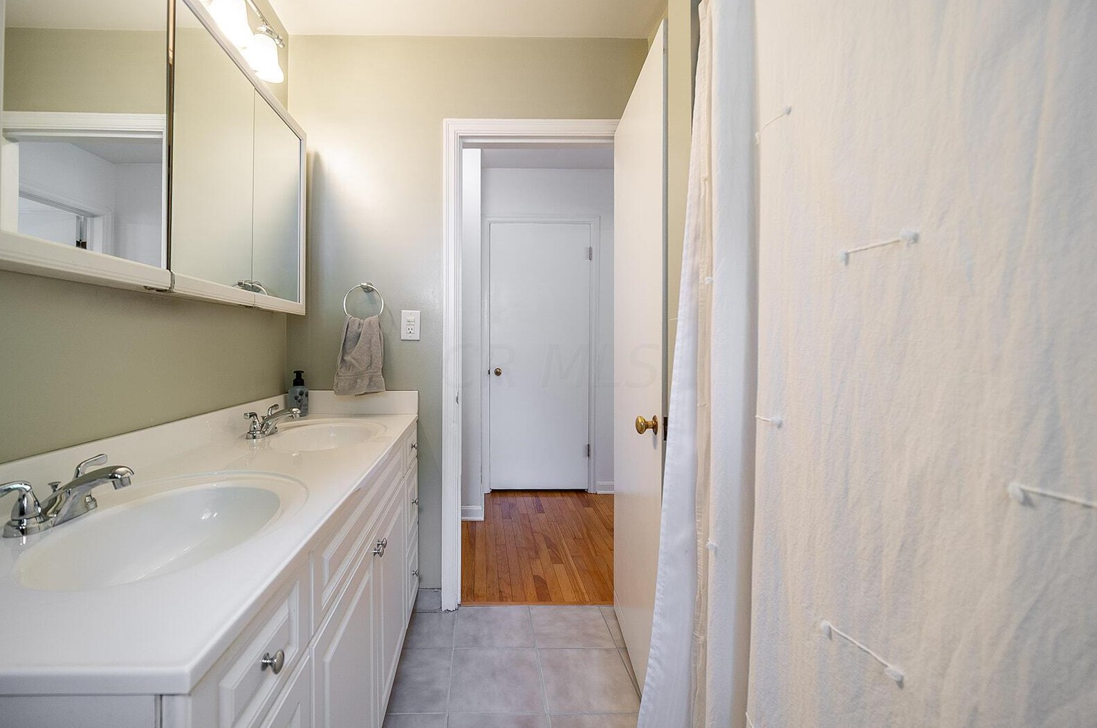 1933 Zollinger Rd, Columbus OH 43221-1953 exterior