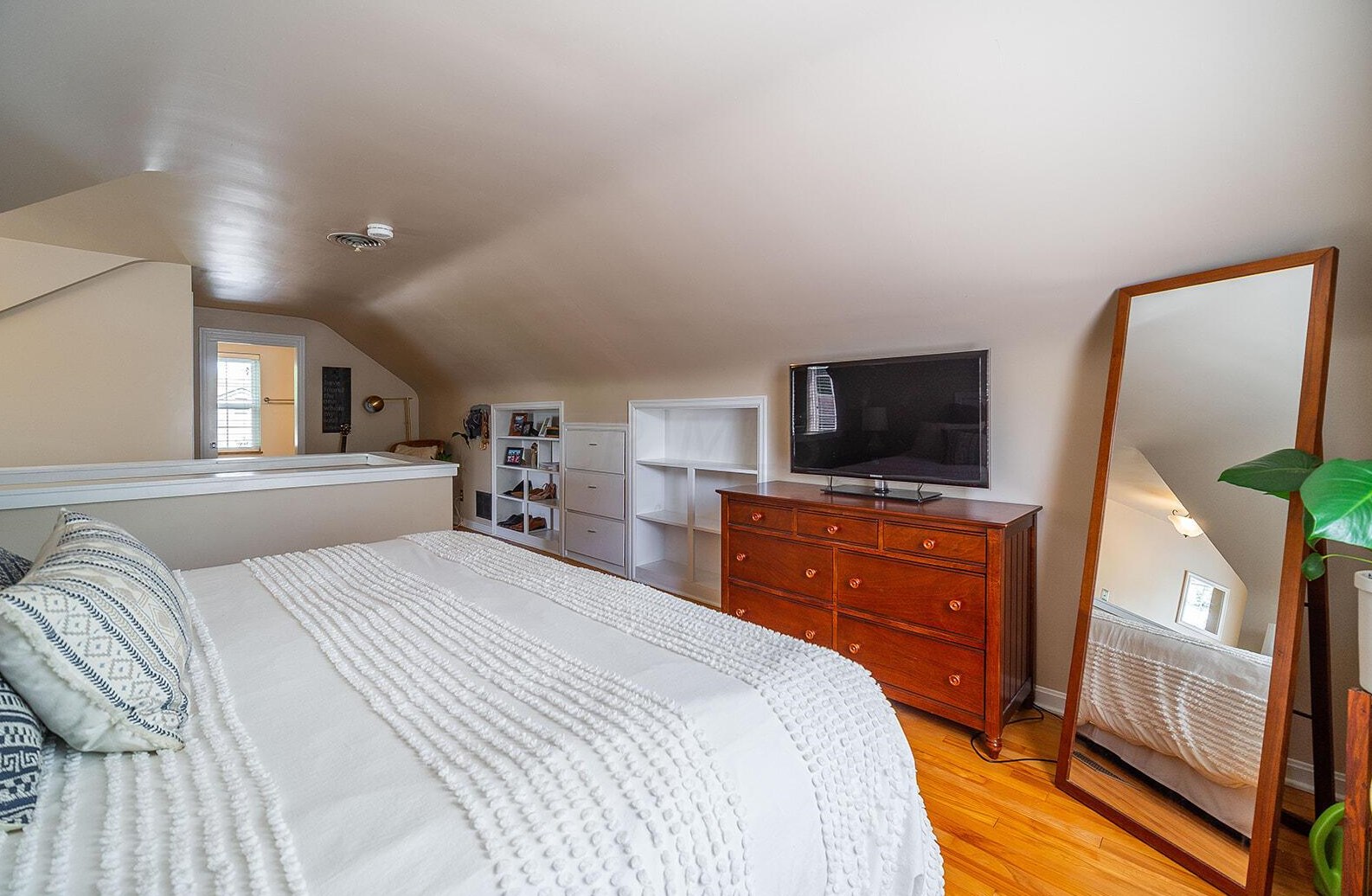 1933 Zollinger Rd, Columbus OH 43221-1953 exterior