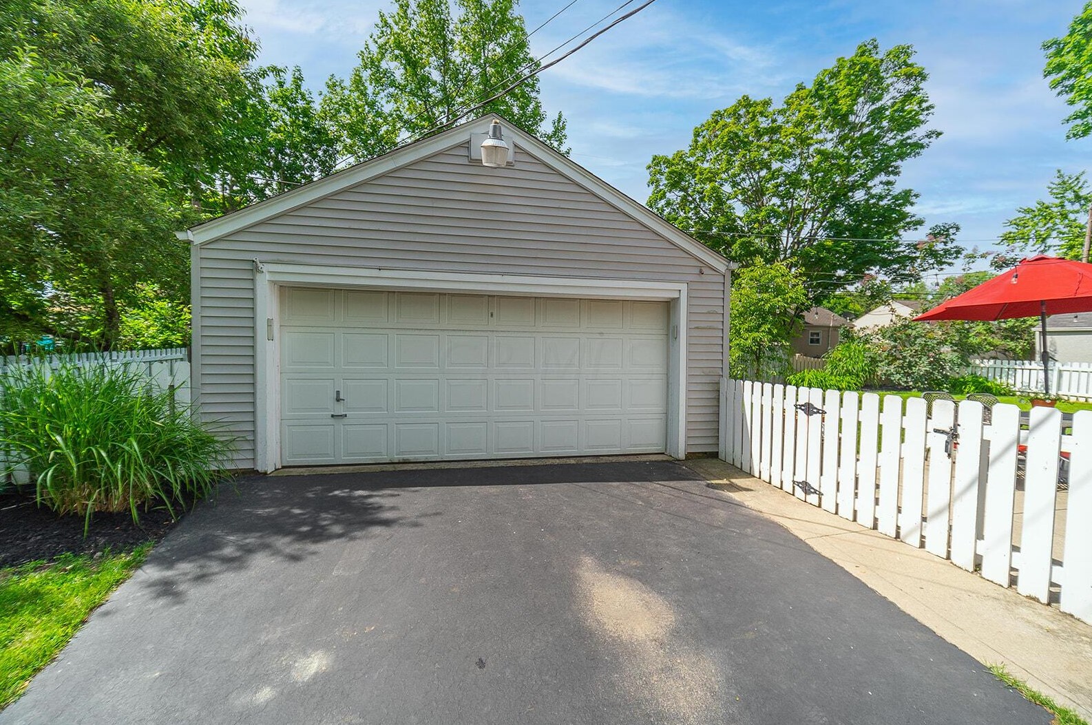 1933 Zollinger Rd, Columbus OH 43221-1953 exterior