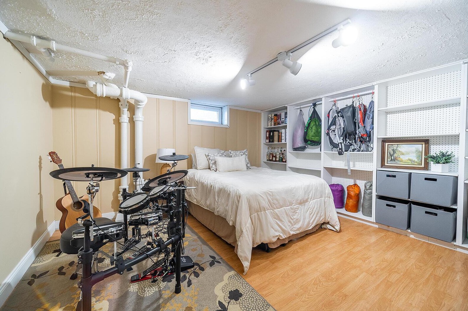 1933 Zollinger Rd, Columbus OH 43221-1953 exterior