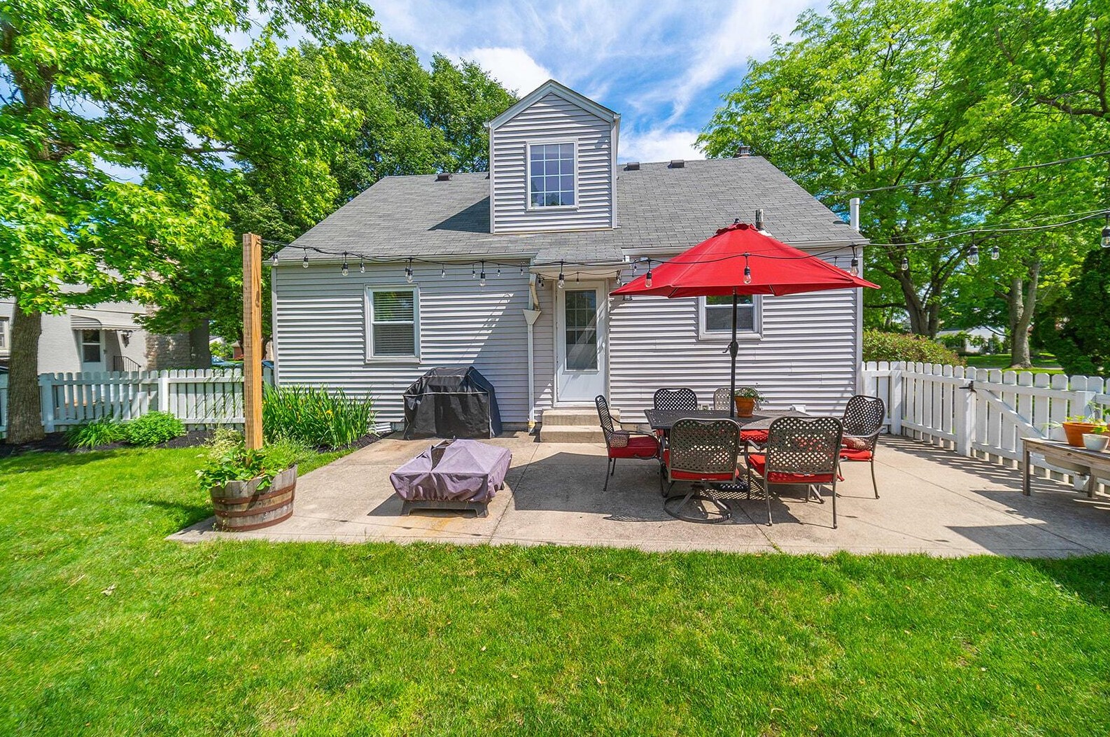 1933 Zollinger Rd, Columbus OH 43221-1953 exterior