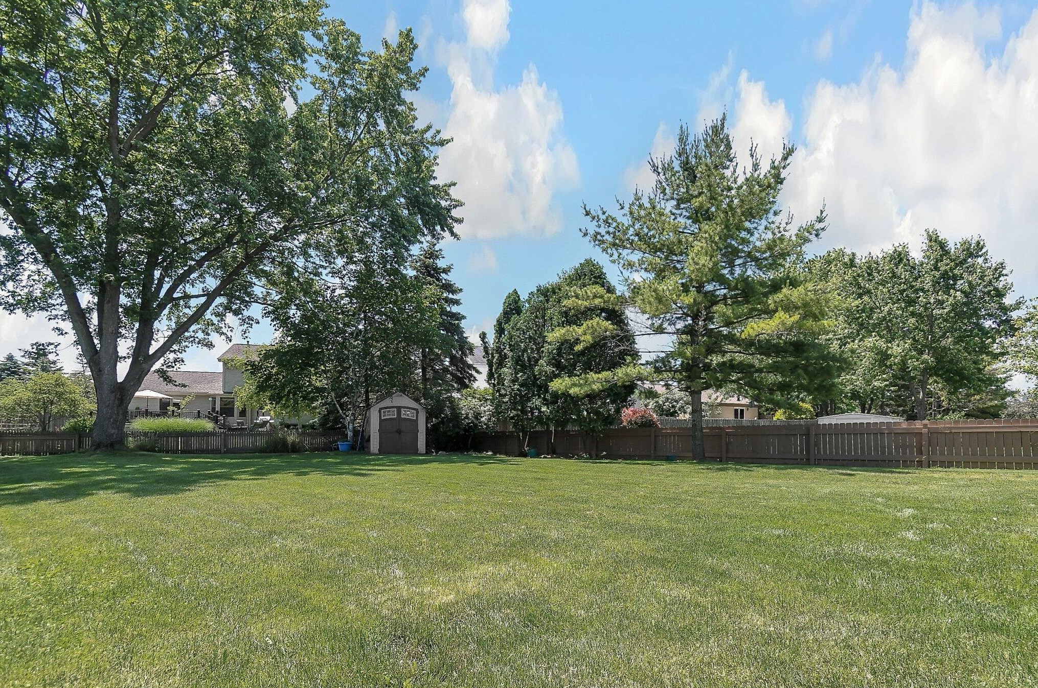 5574 Marita Ln, Columbus OH 43235-7120 exterior