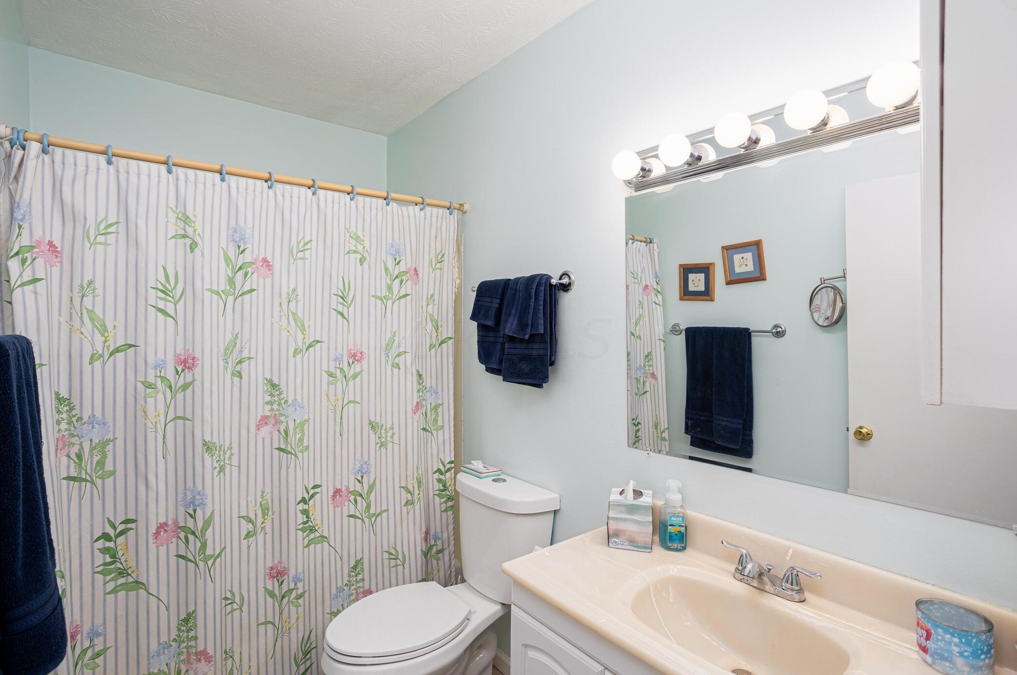 5538 Aqua St, Columbus OH 43229-3918 exterior