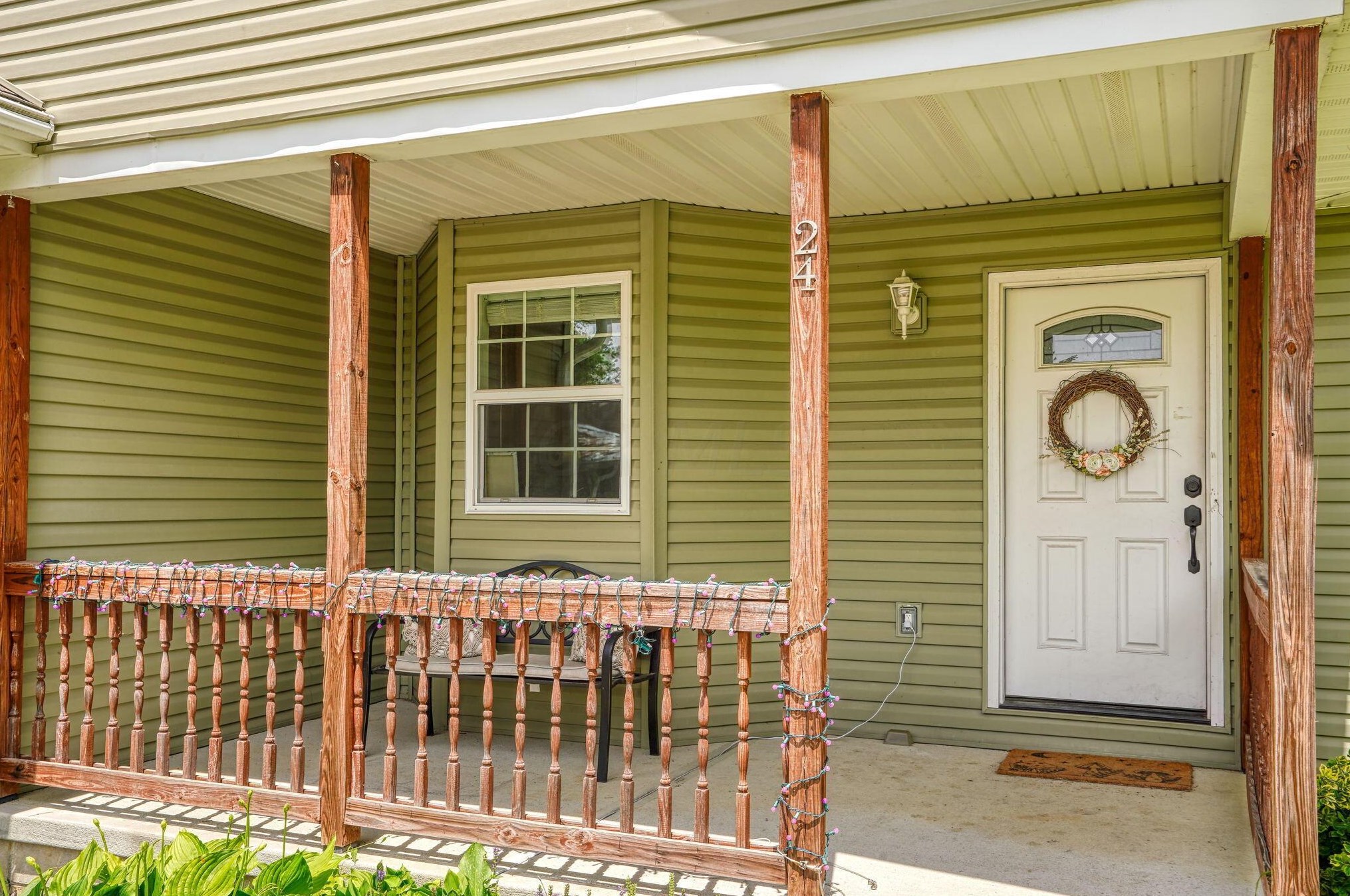 24 4th St, Buckeye Lake, OH 43008-7749