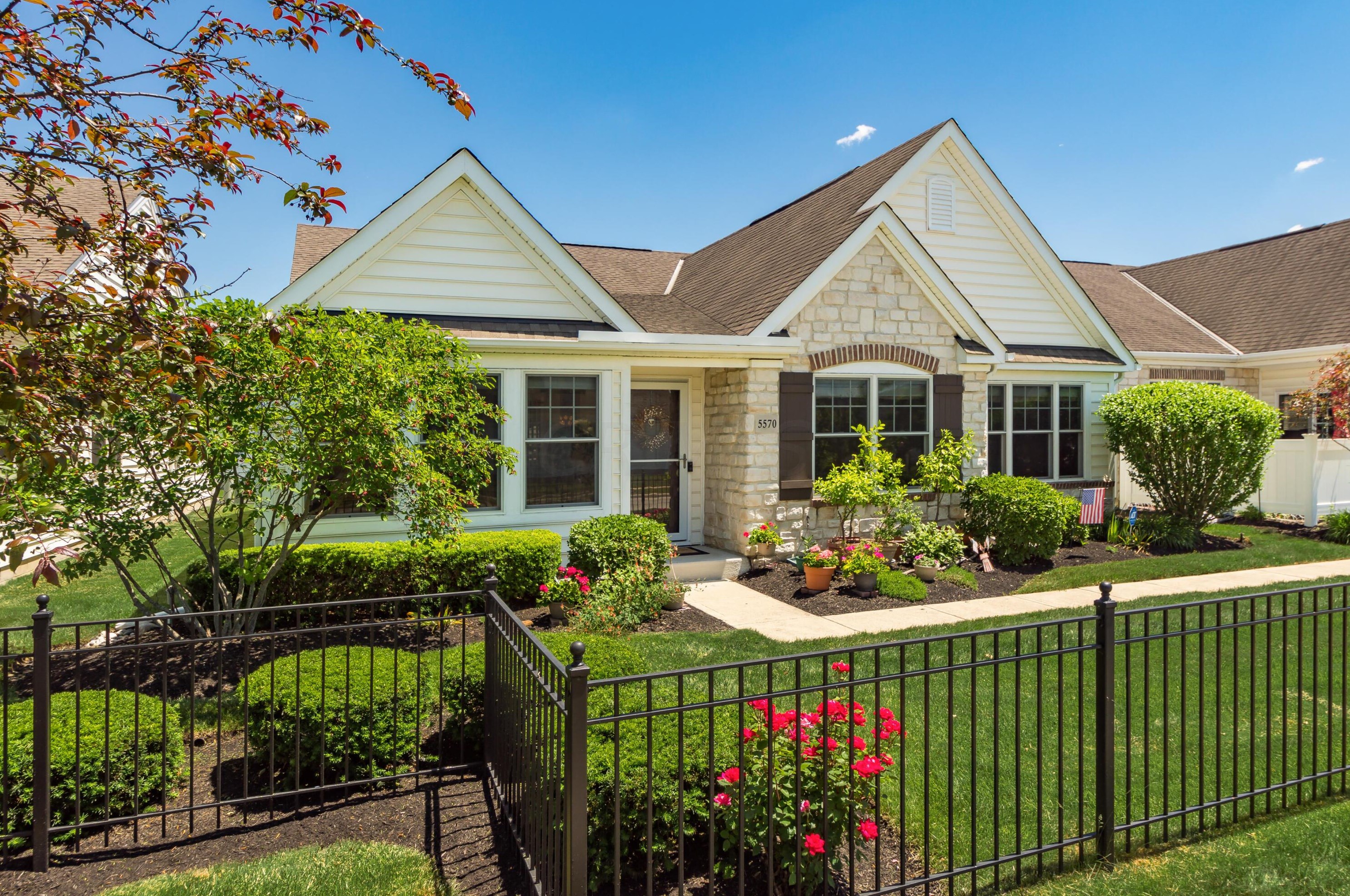 5570 Holly River Ave, Dublin, OH 43016-6180